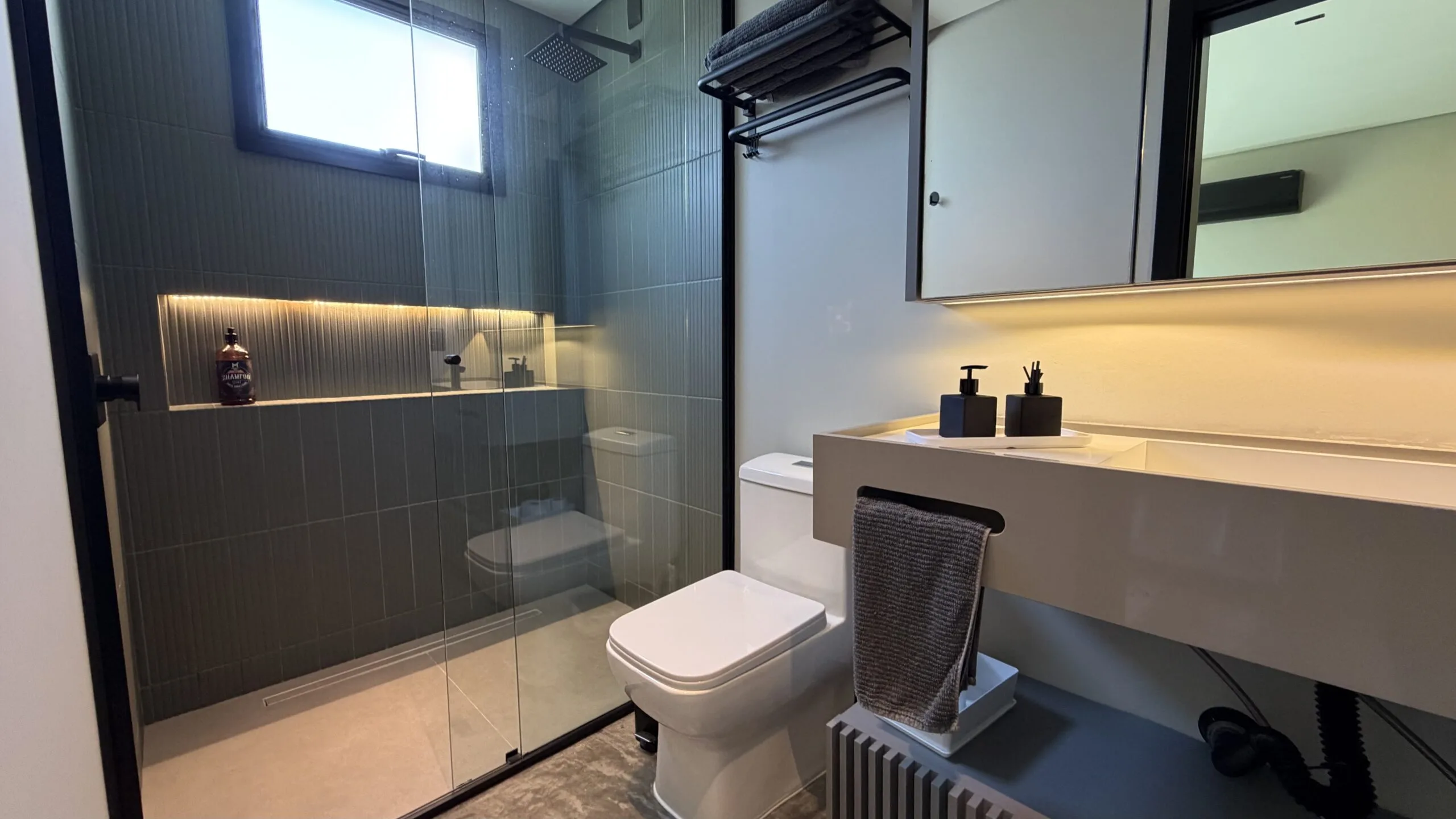 Gamboa Oceanfront: Luxury House with Permanent Sea Views in Florianópolis