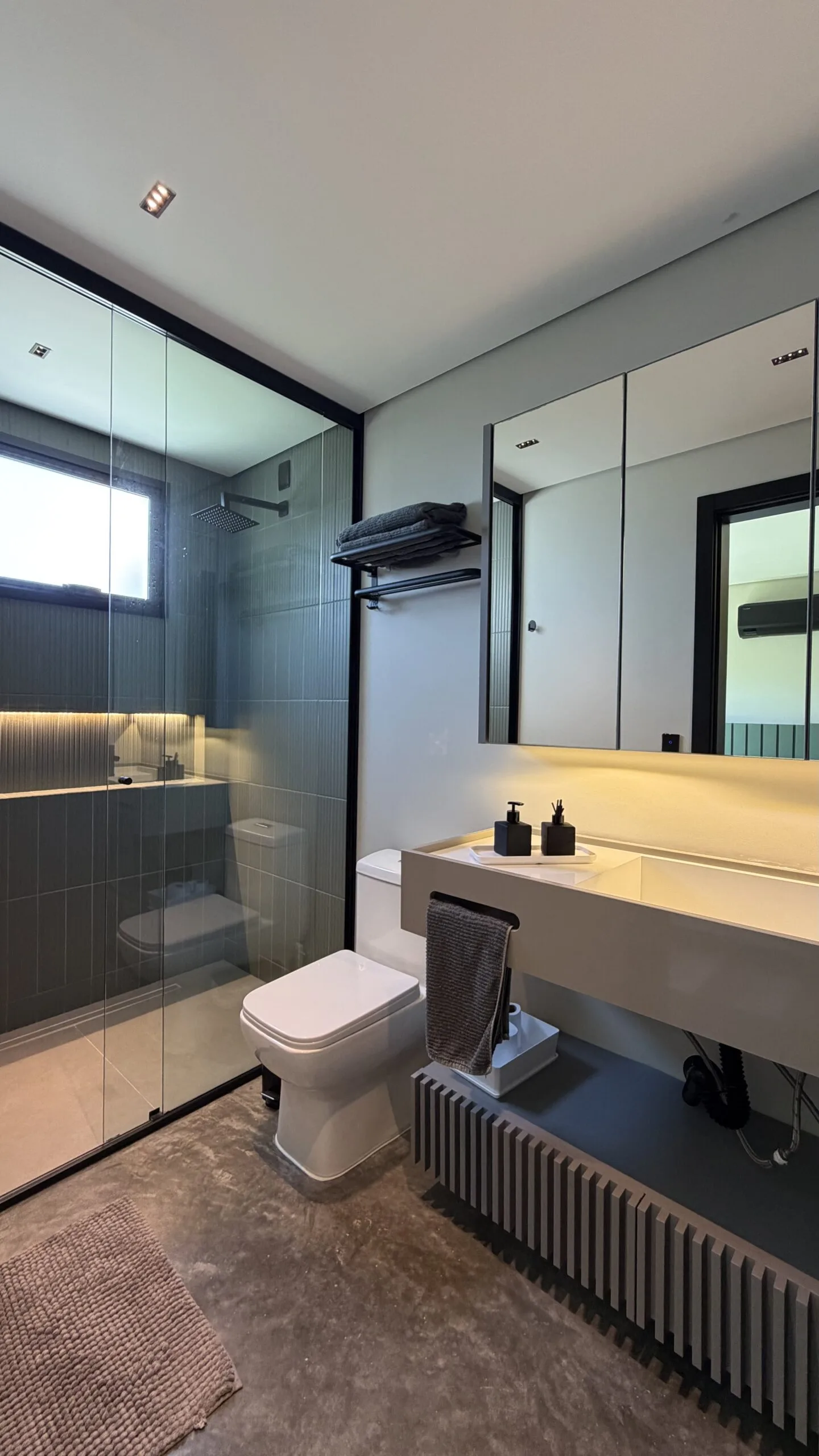 Gamboa Oceanfront: Luxury House with Permanent Sea Views in Florianópolis