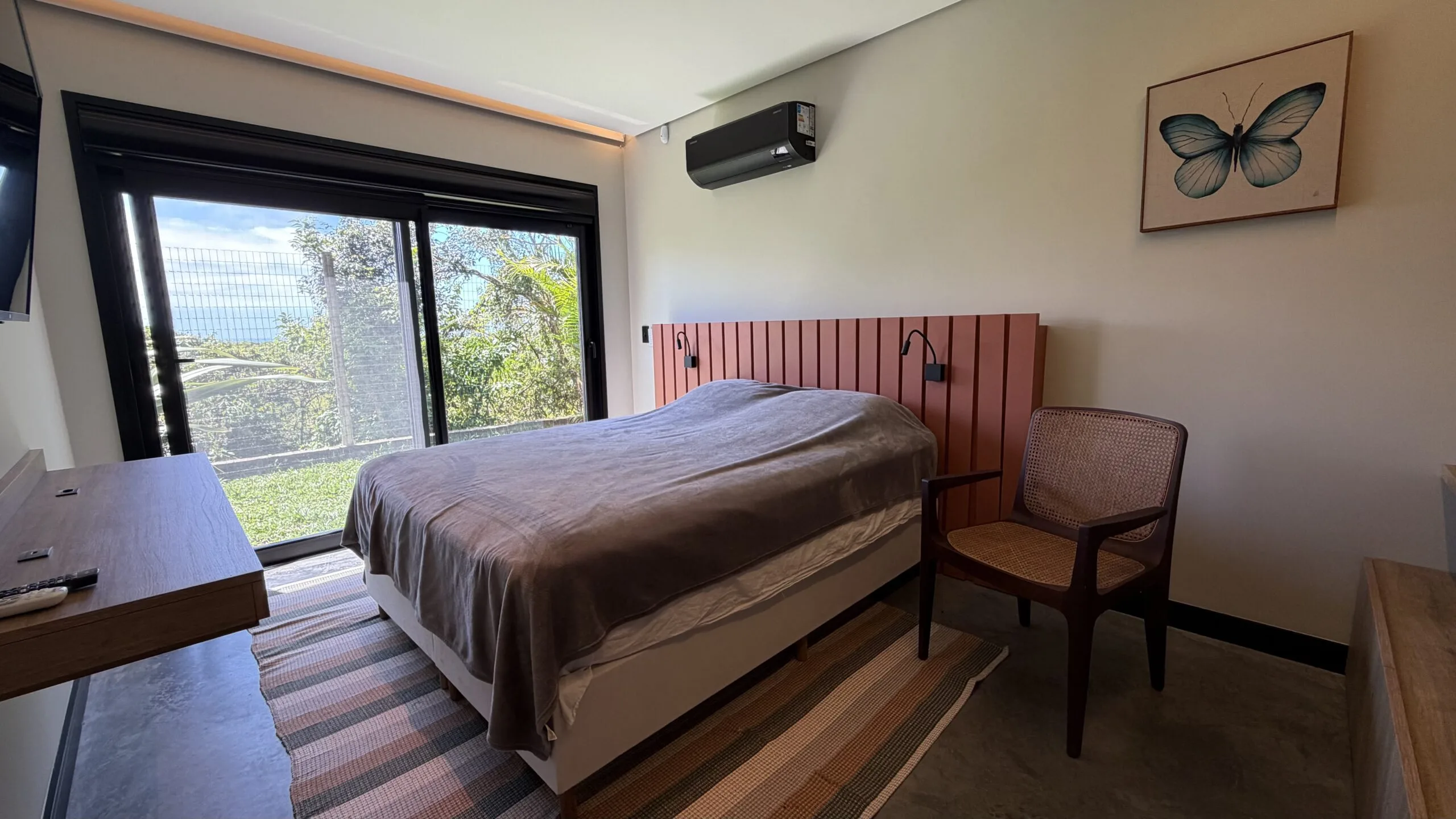 Gamboa Oceanfront: Luxury House with Permanent Sea Views in Florianópolis