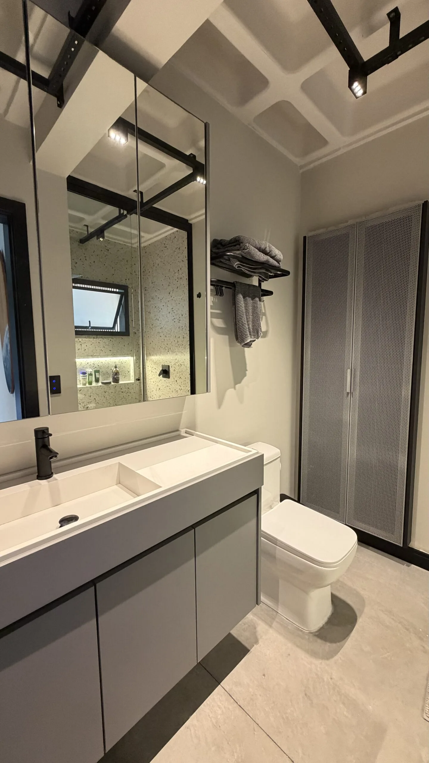 Gamboa Oceanfront: Luxury House with Permanent Sea Views in Florianópolis