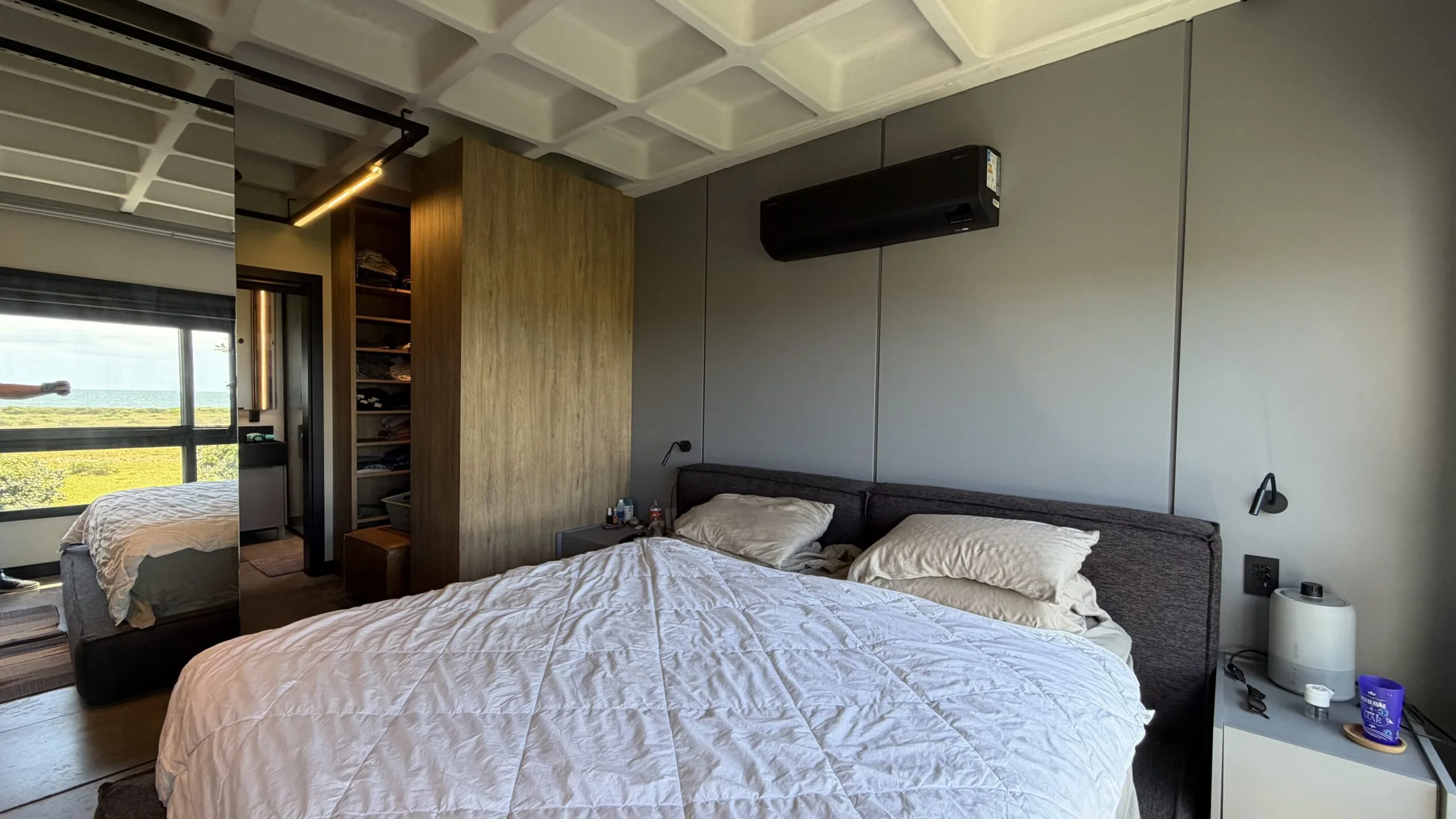 Gamboa Oceanfront: Luxury House with Permanent Sea Views in Florianópolis