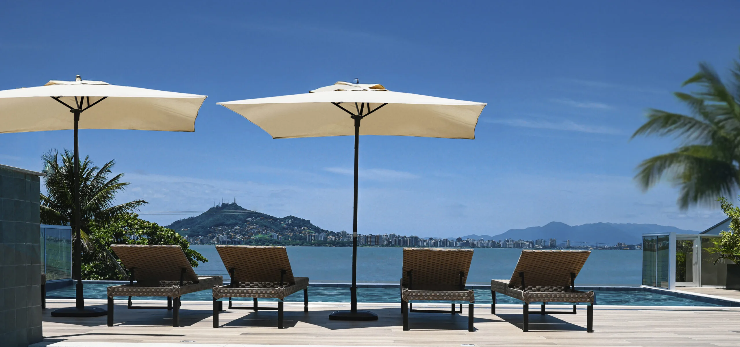 PIATTO Cacupé: Luxury Residence with Waterfront Access in Florianópolis