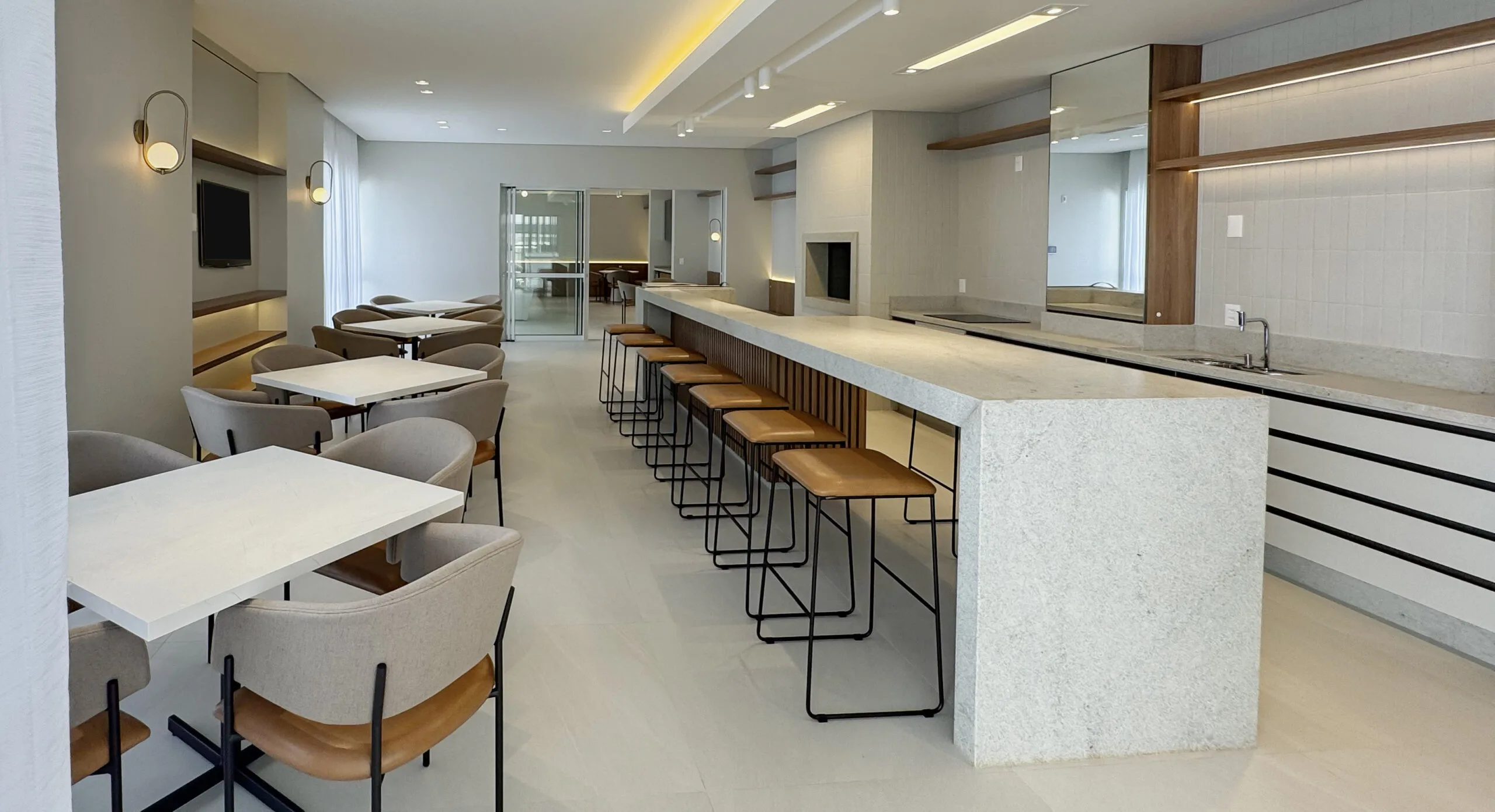 PIATTO Cacupé: Luxury Residence with Waterfront Access in Florianópolis