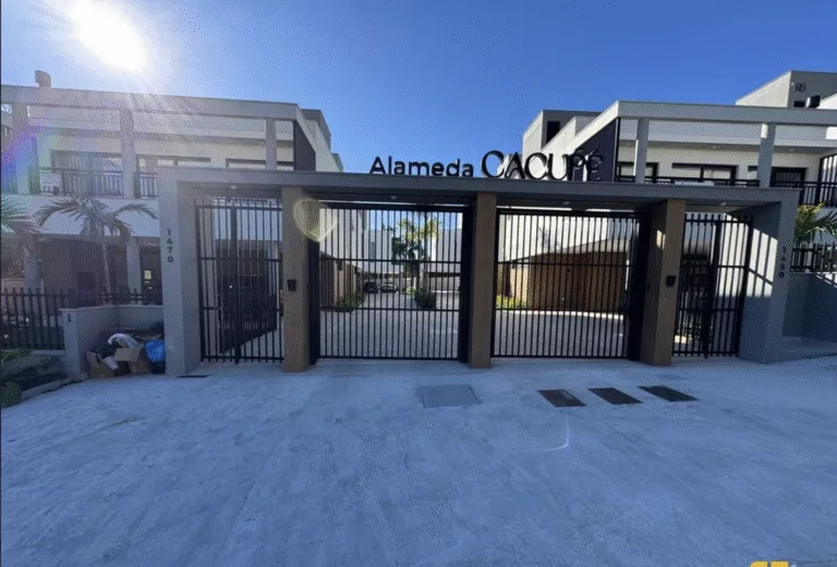 Alameda Cacupé: Luxury House with Private Pool in Florianópolis — Florianópolis