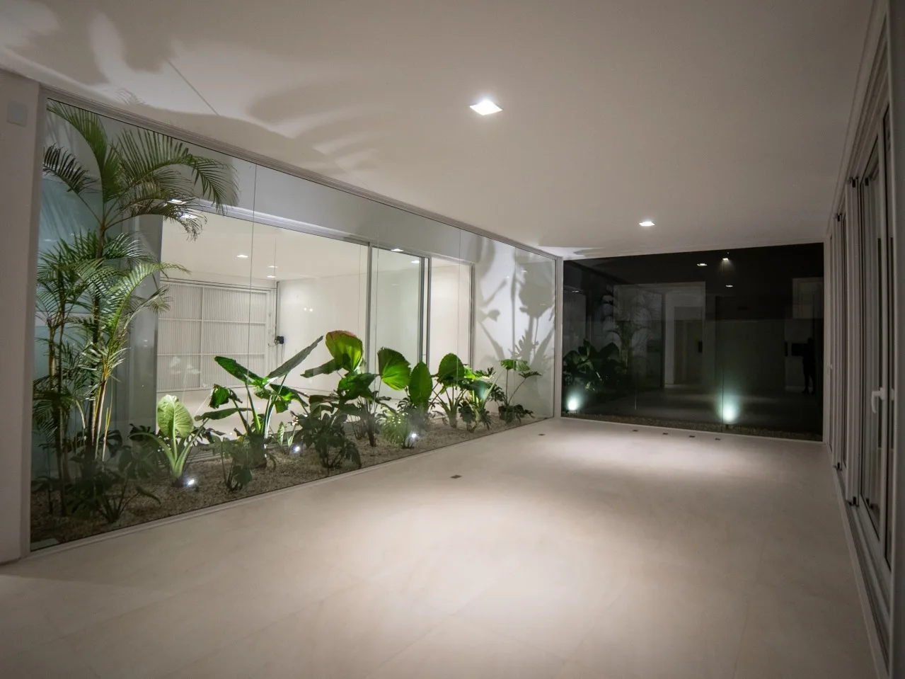 Red Park: Luxury House with Winter Garden in Florianópolis