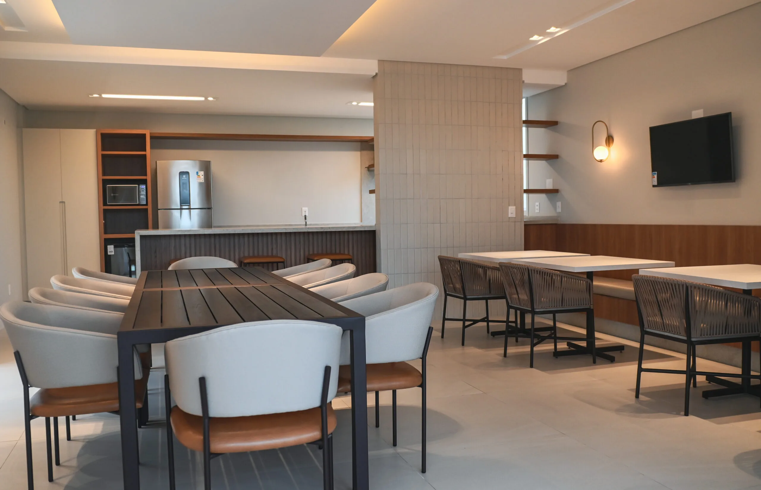 PIATTO Cacupé: Luxury Residence with Waterfront Access in Florianópolis