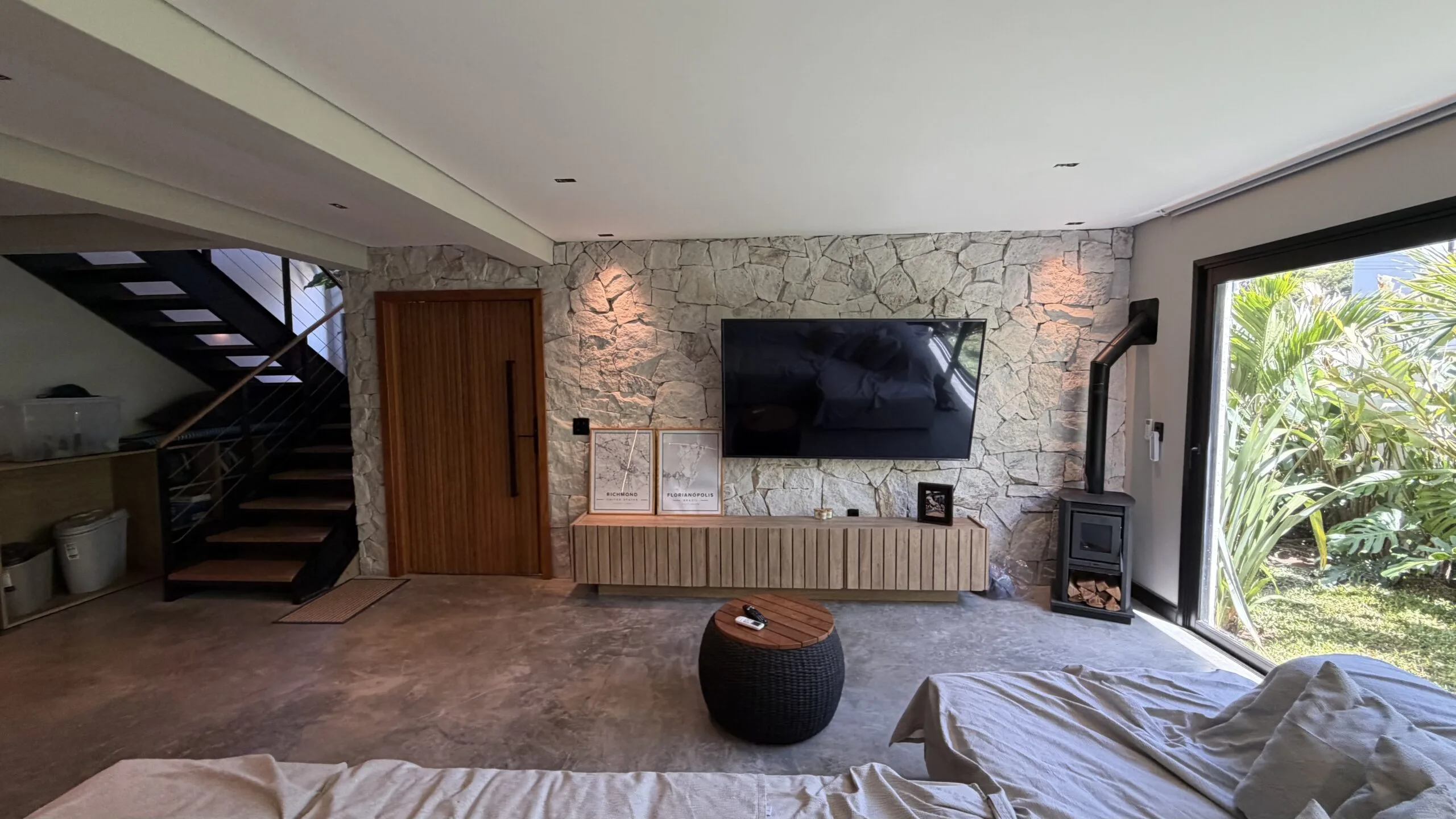 Gamboa Oceanfront: Luxury House with Permanent Sea Views in Florianópolis
