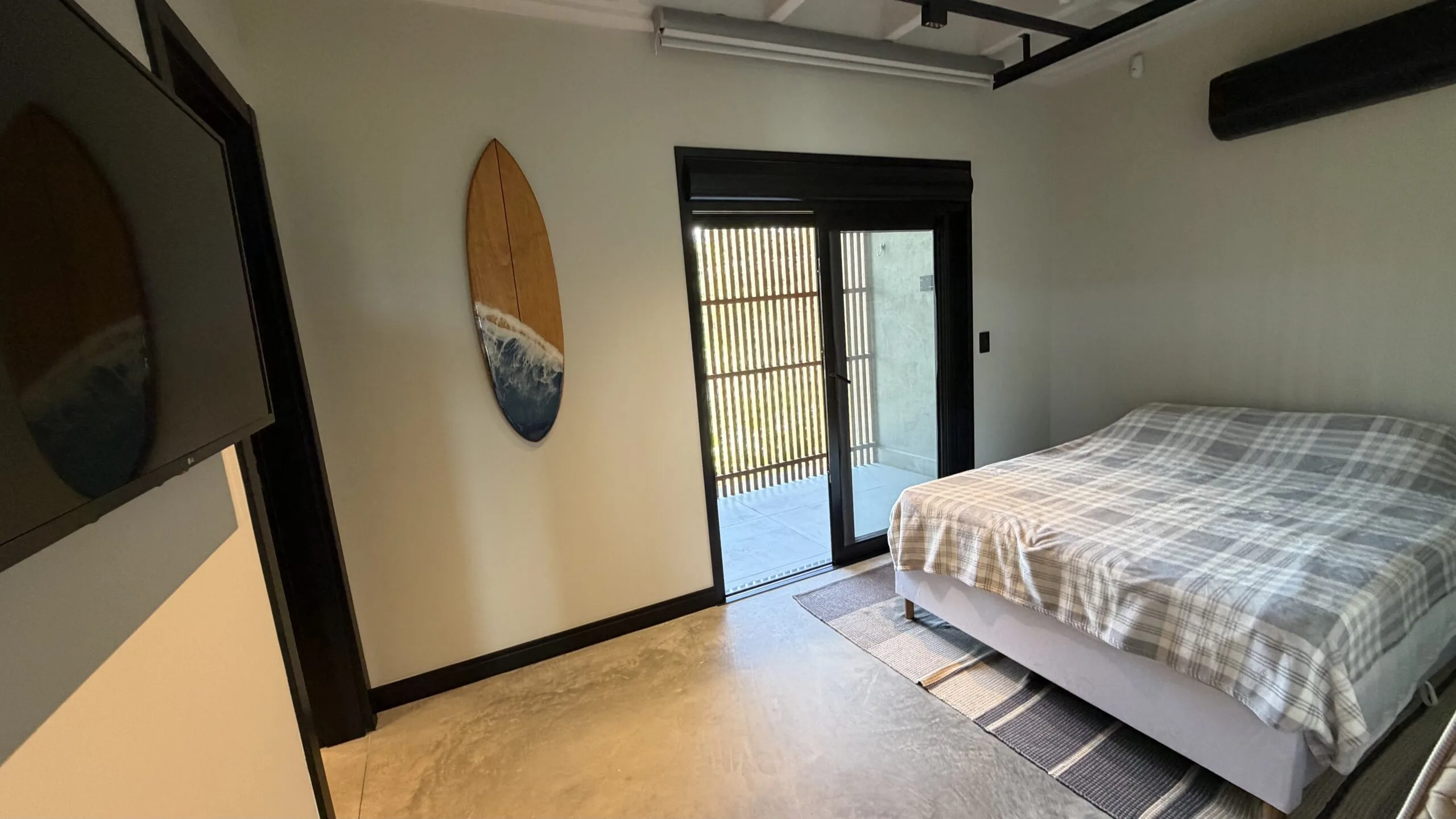 Gamboa Oceanfront: Luxury House with Permanent Sea Views in Florianópolis
