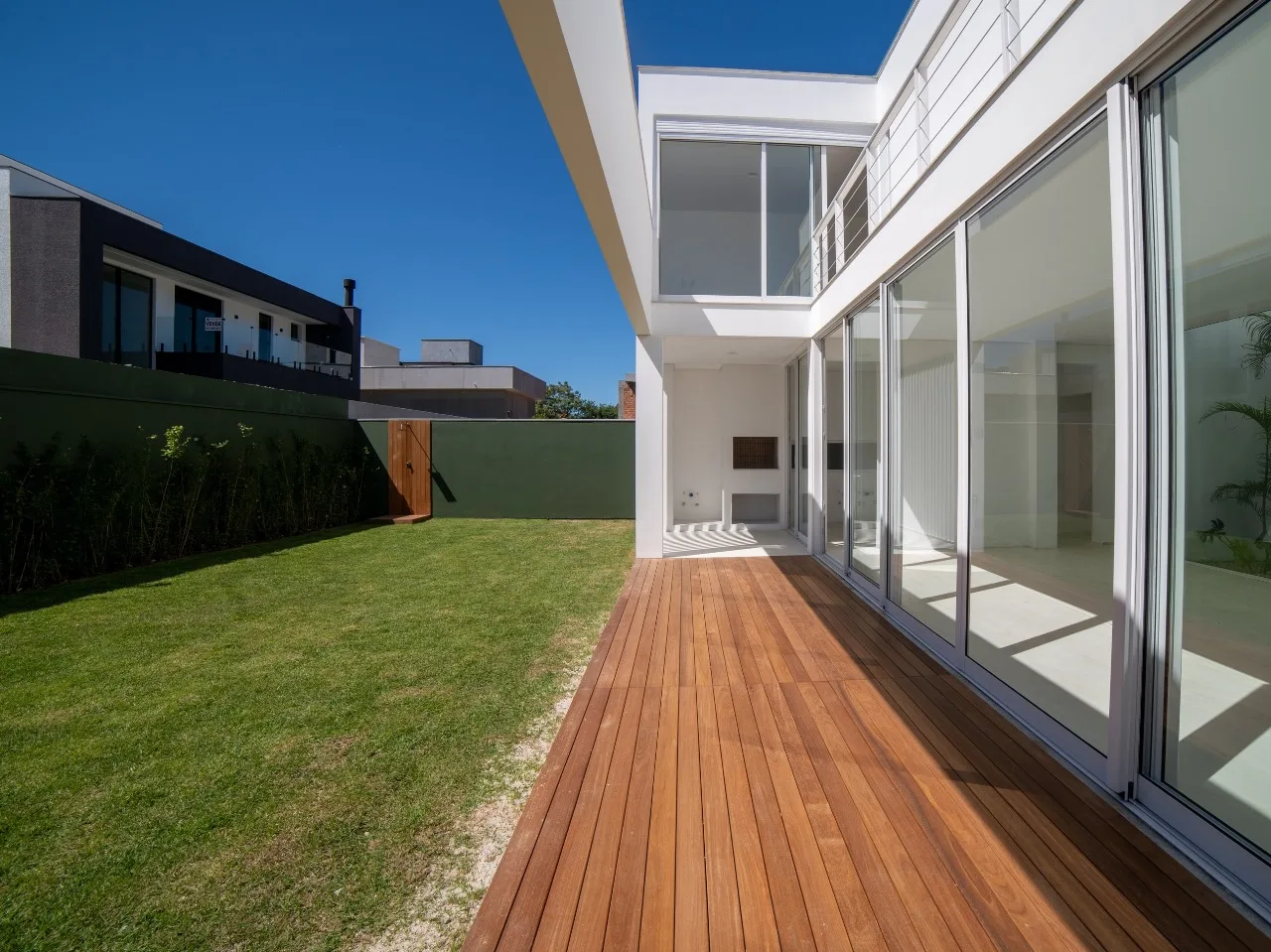 Red Park: Luxury House with Winter Garden in Rio Vermelho