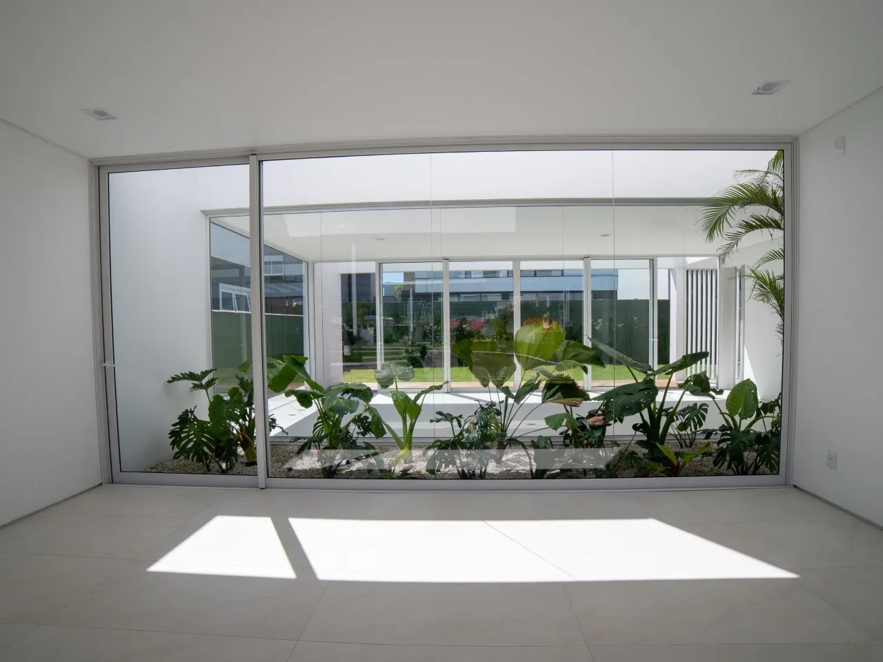 Red Park: Luxury House with Winter Garden in Rio Vermelho