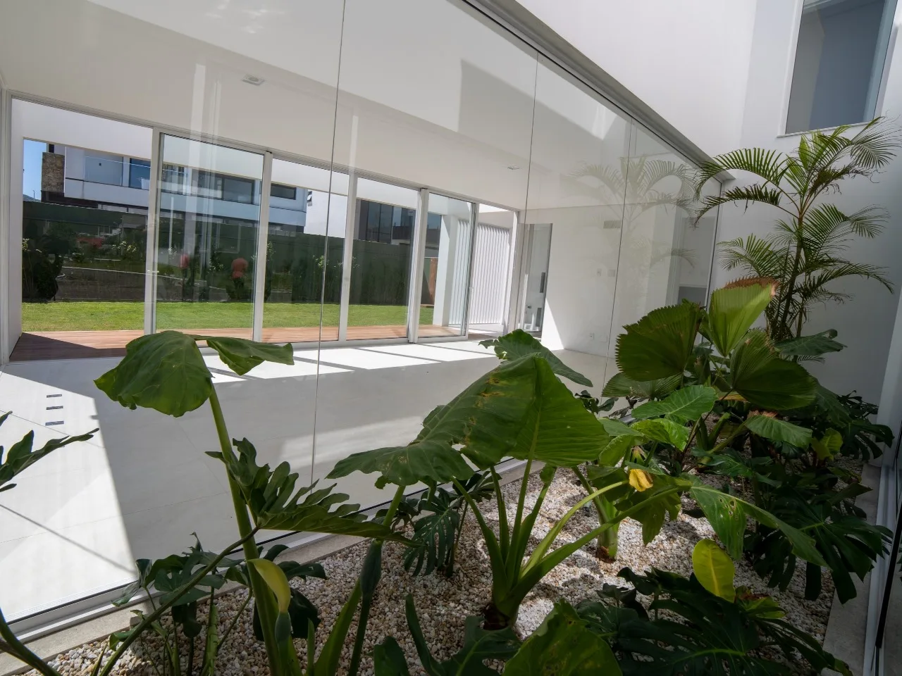 Red Park: Luxury House with Winter Garden in Rio Vermelho