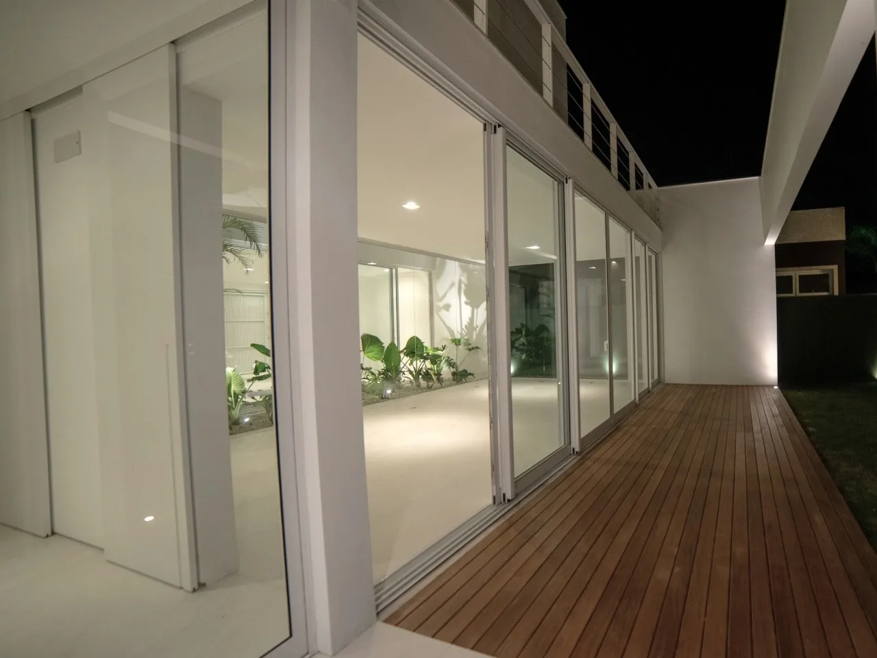 Red Park: Luxury House with Winter Garden in Rio Vermelho