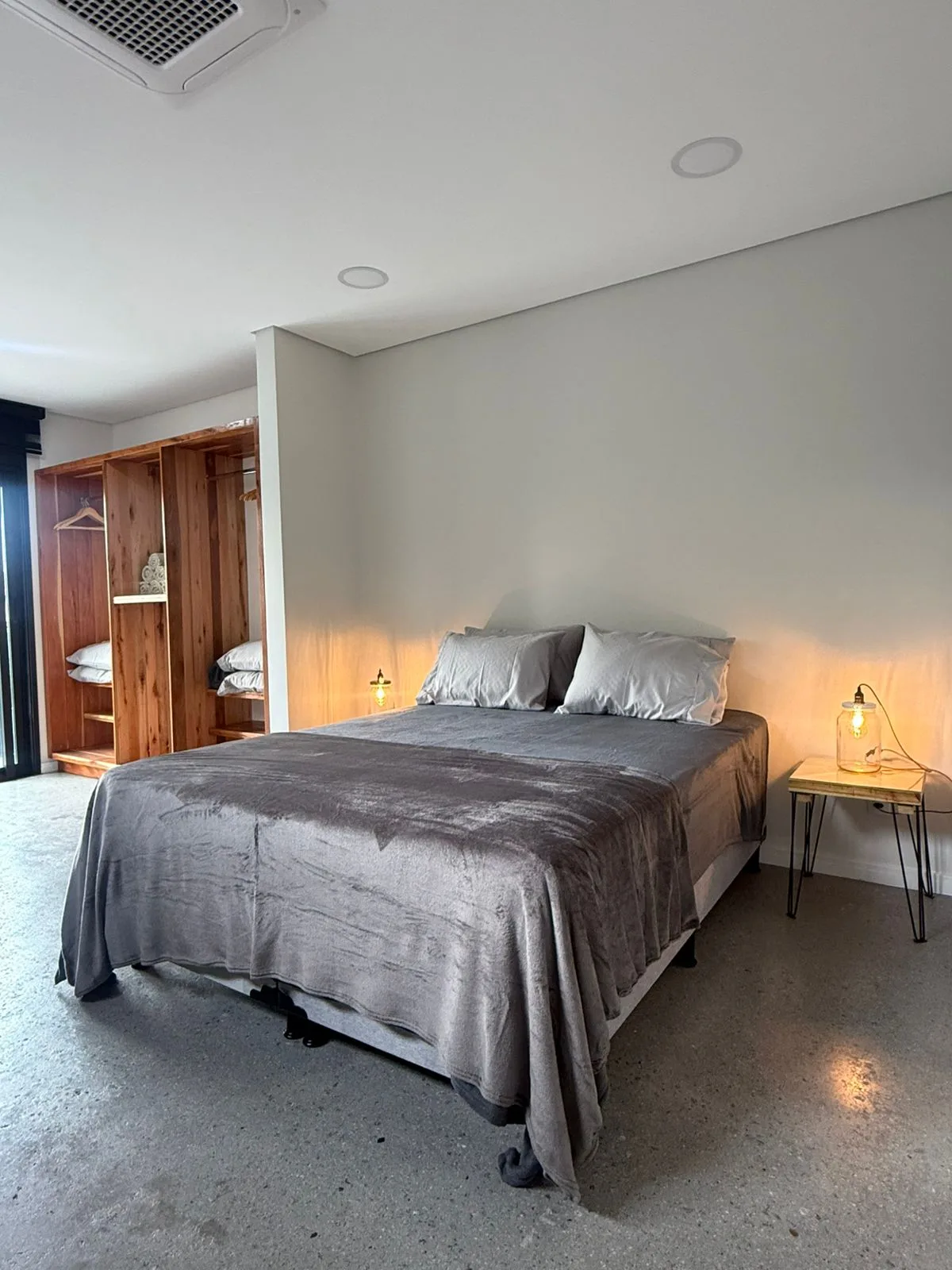 Jardim Campeche: Premium Townhouse with Solar Integration in Florianópolis