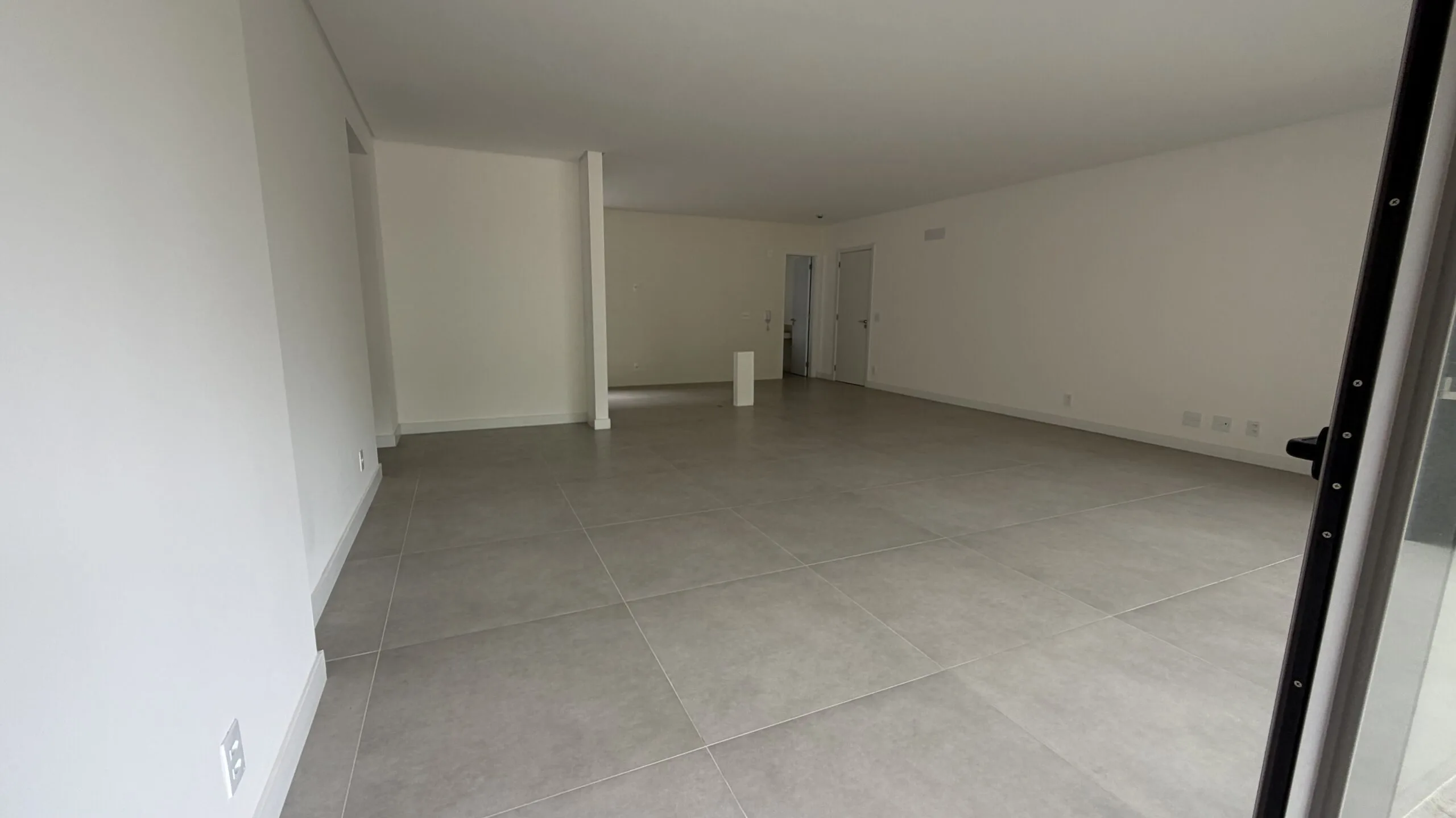 Miragio Cacupé: Luxury Residence in Florianópolis