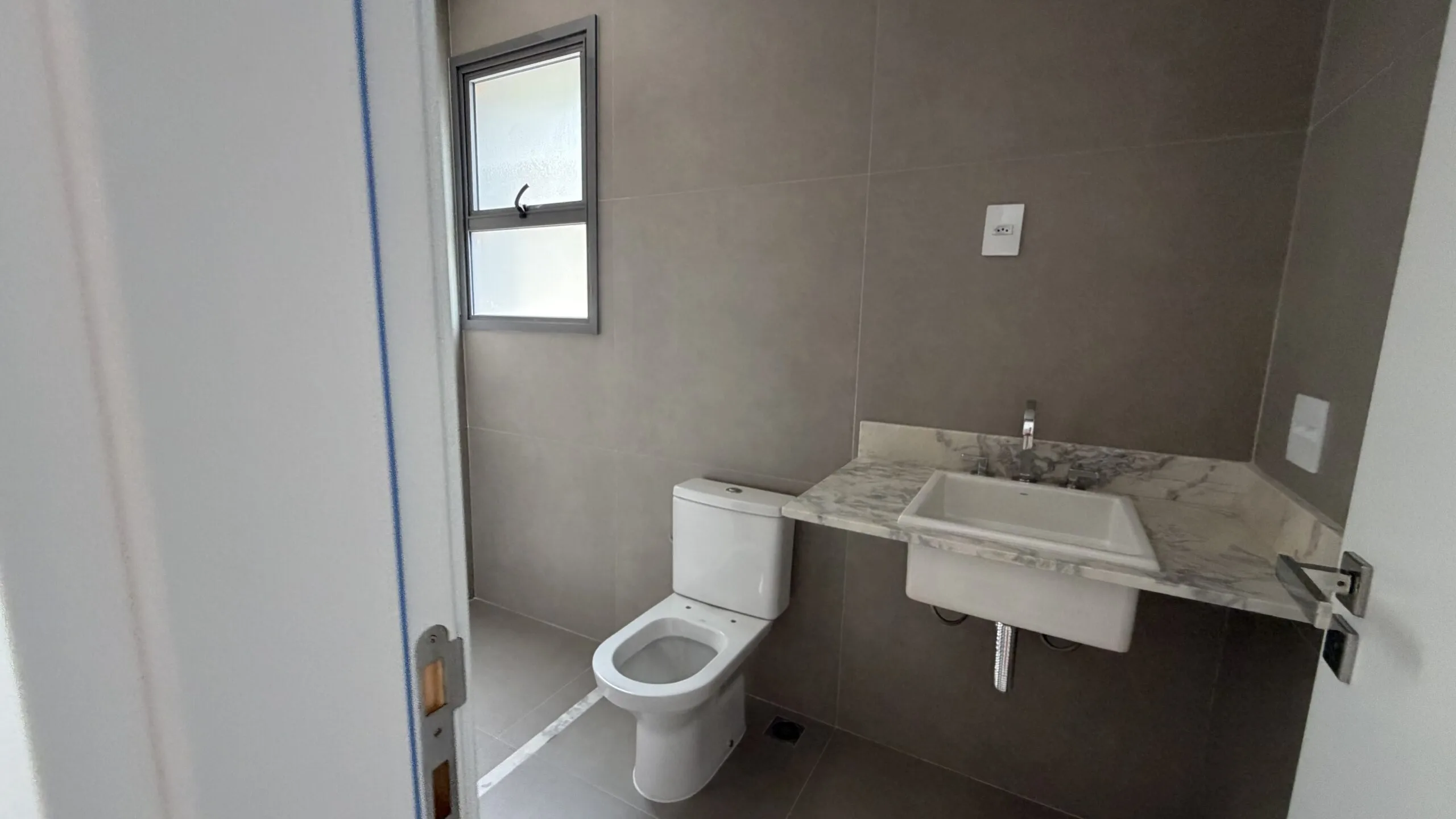 Miragio Cacupé: Luxury Residence in Florianópolis