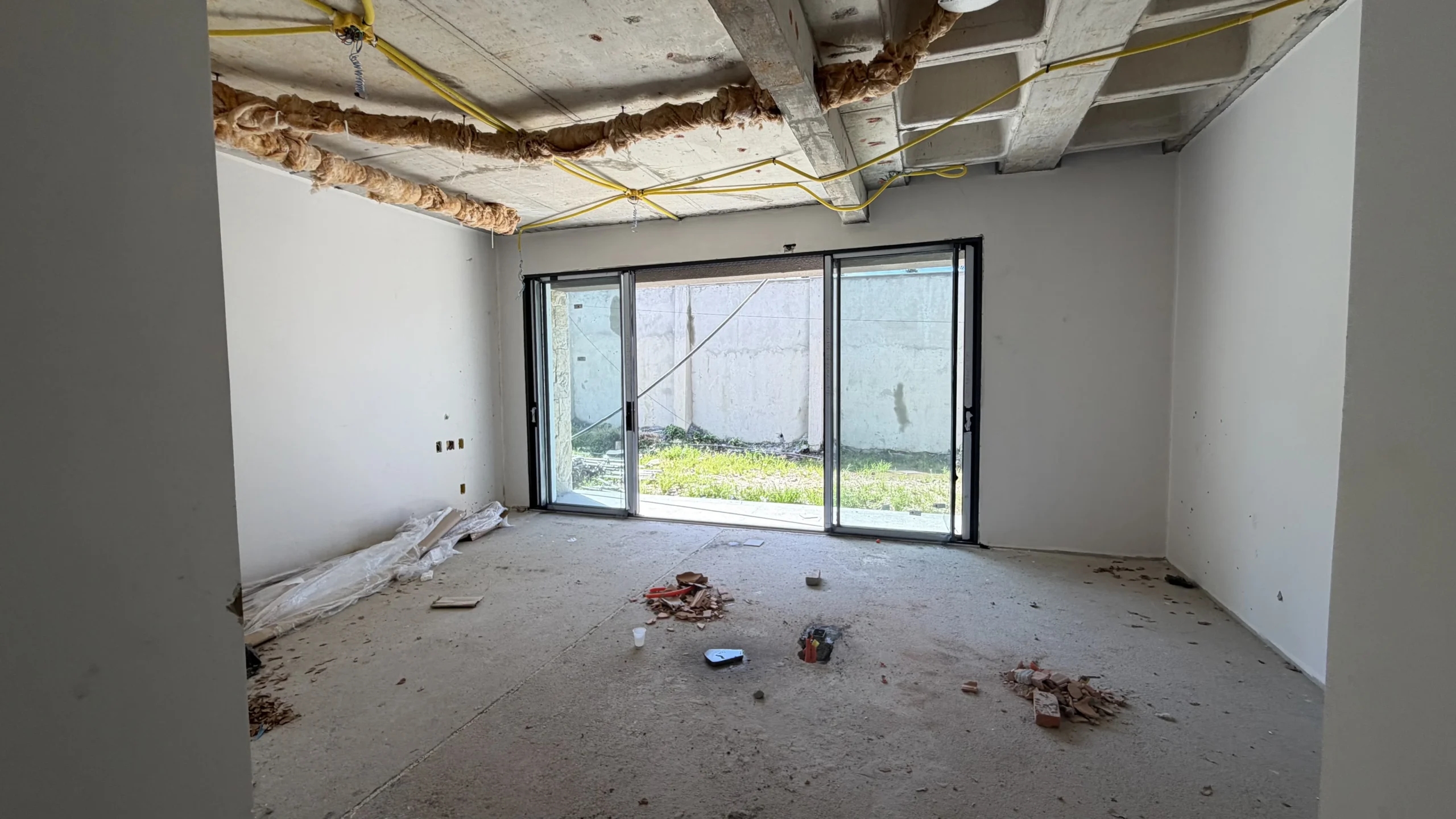 Avant-Garde Garden Residence with Panoramic Lagoon Vistas in Canto da Lagoa