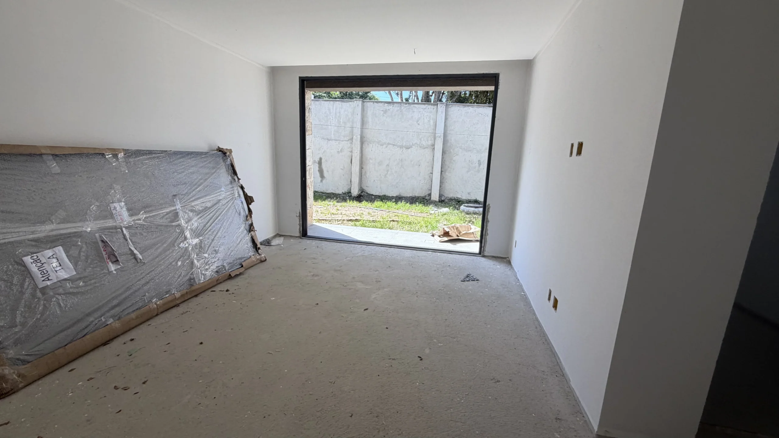 Avant-Garde Garden Residence with Panoramic Lagoon Vistas in Canto da Lagoa