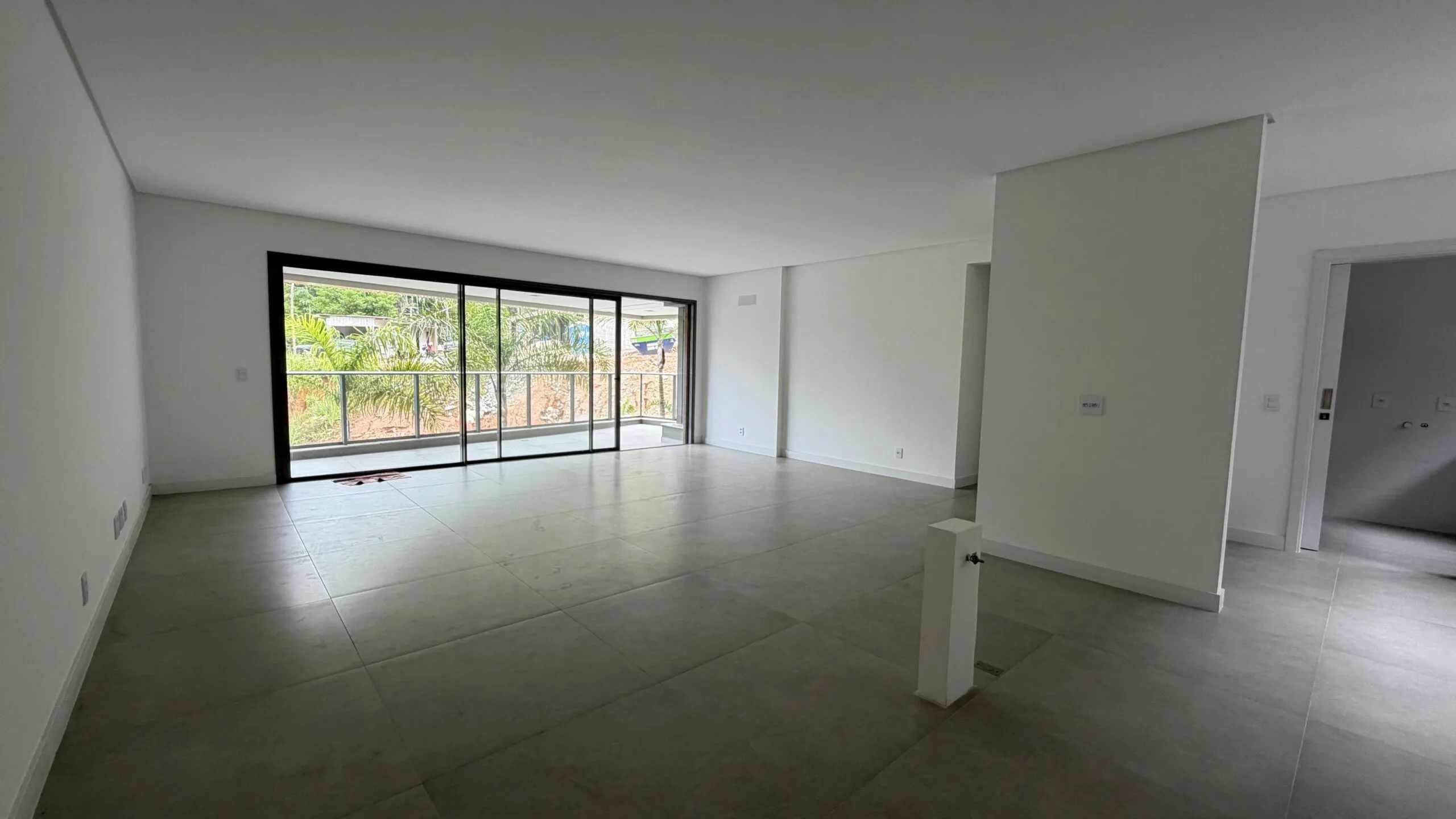 Miragio Cacupé: Luxury Residence in Florianópolis