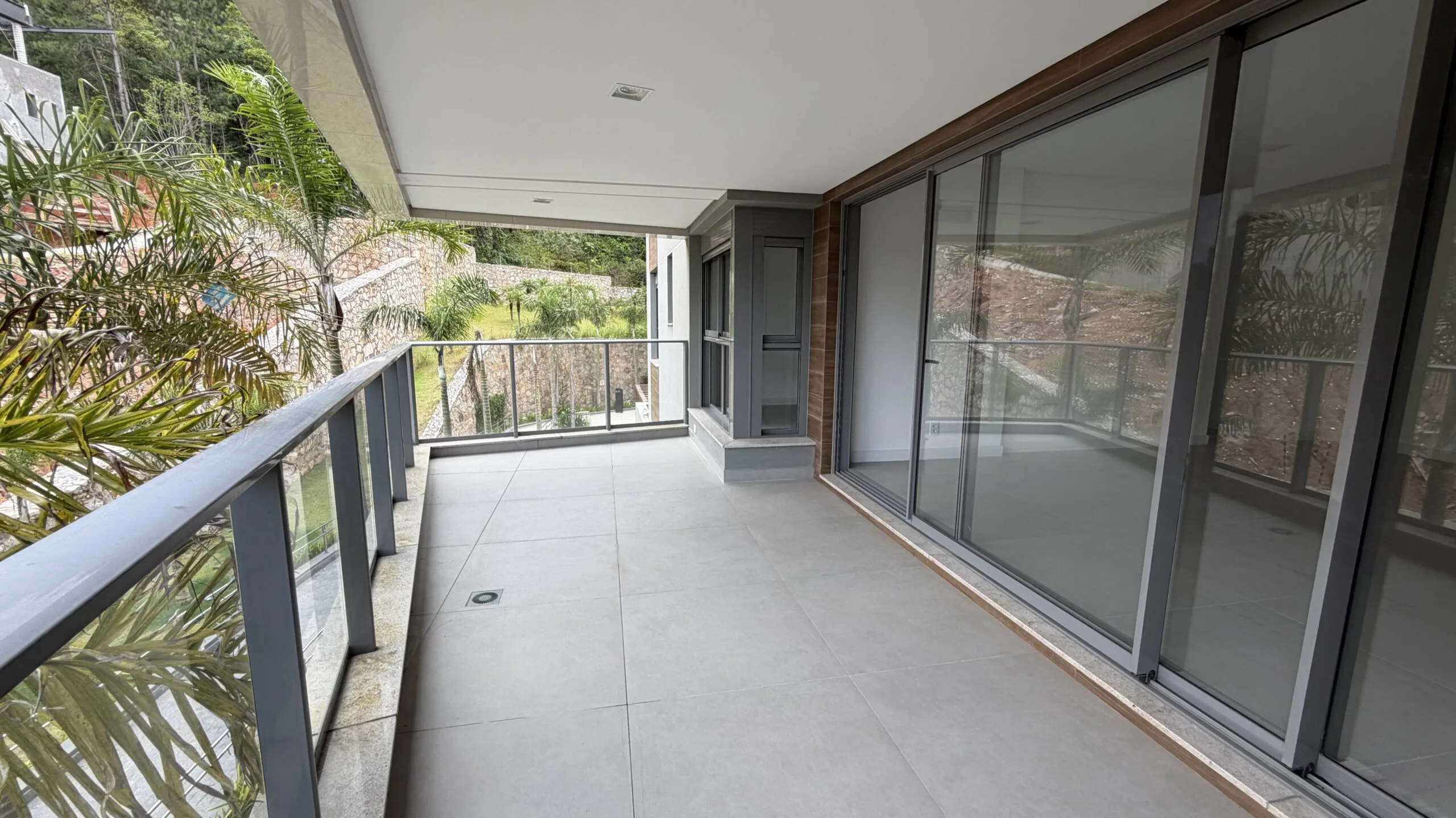 Miragio Cacupé: Luxury Residence in Florianópolis