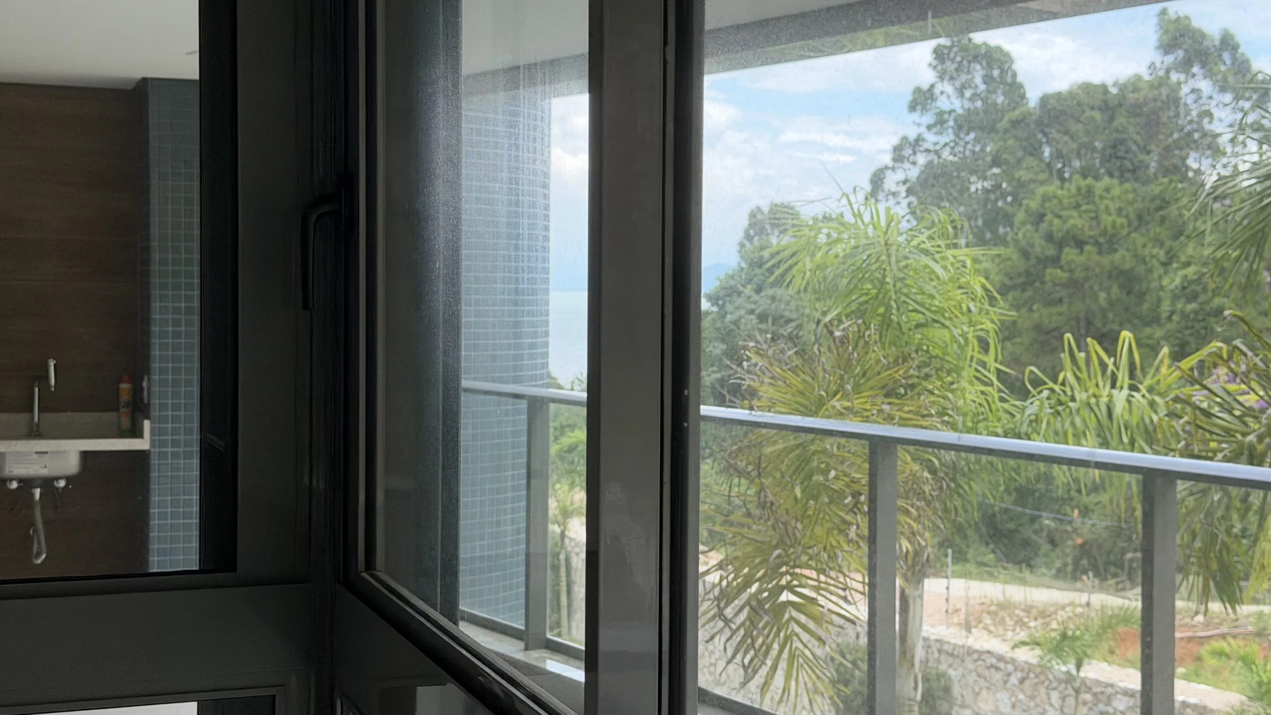 Miragio Cacupé: Luxury Residence in Florianópolis