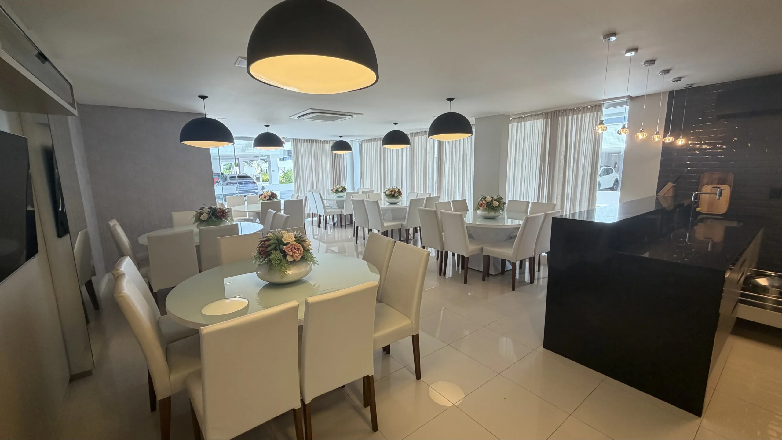 Refined Apartment with Mountain Vistas in Ingleses