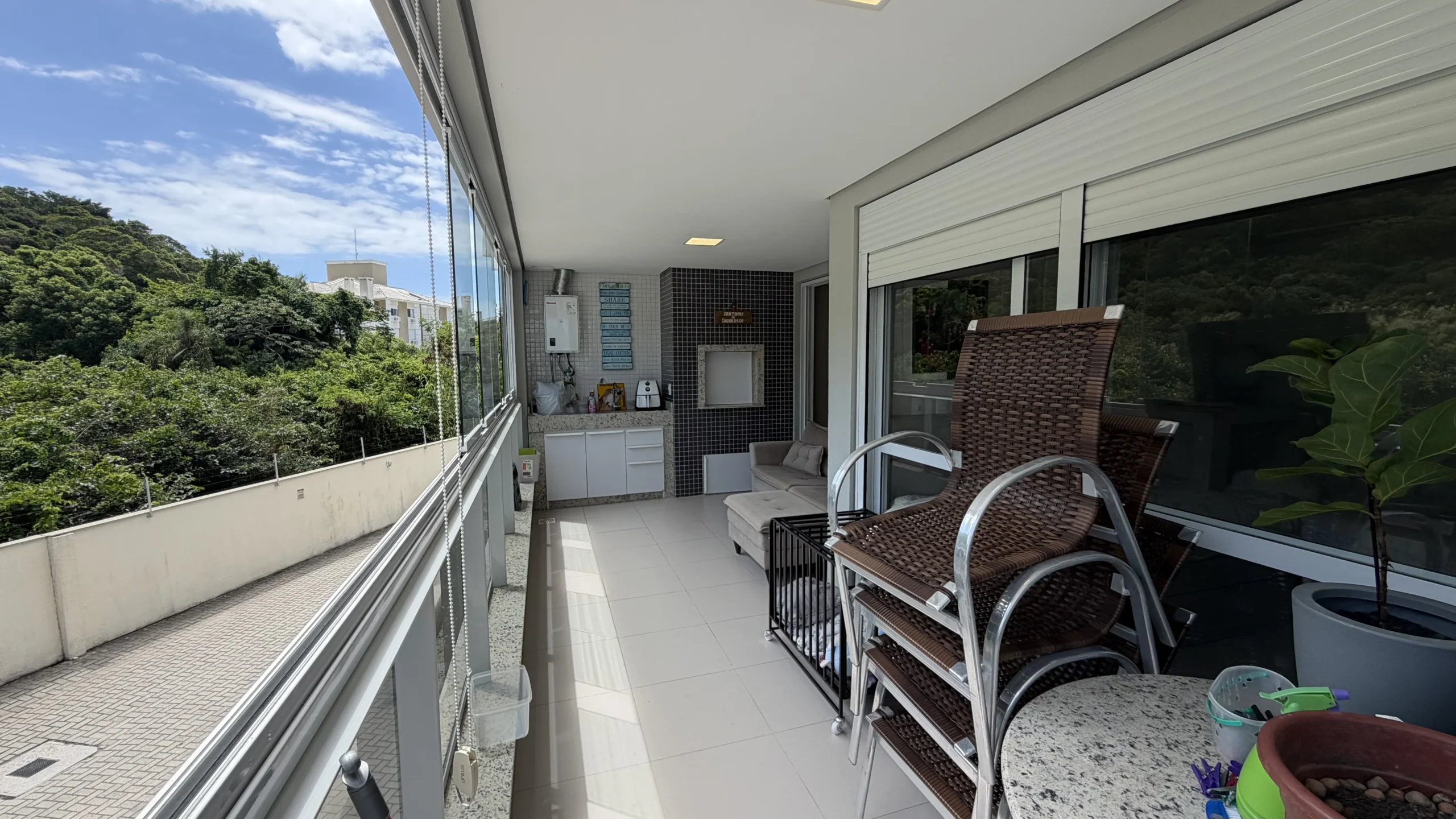 Refined Apartment with Mountain Vistas in Ingleses