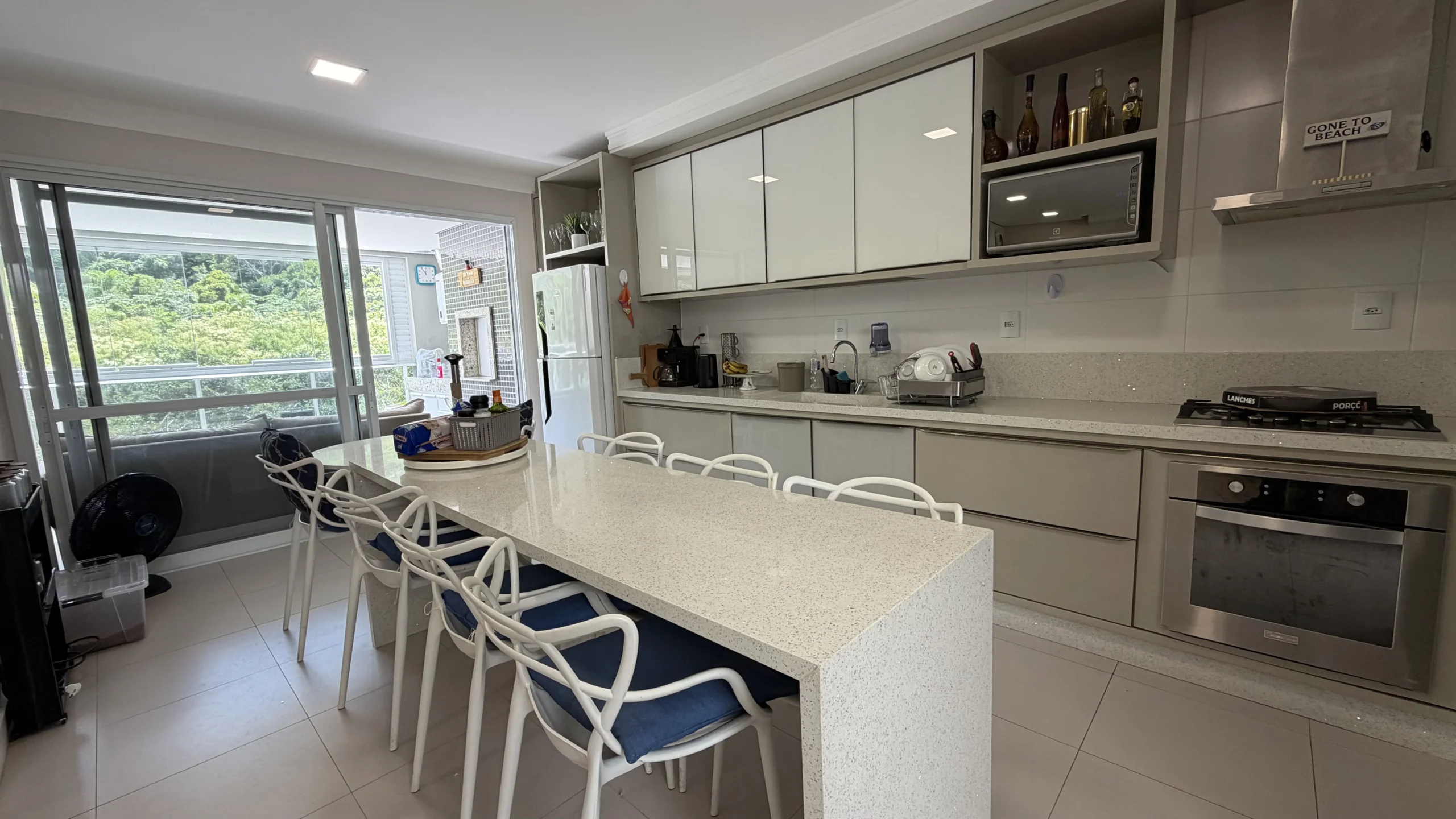 Refined Apartment with Mountain Vistas in Ingleses