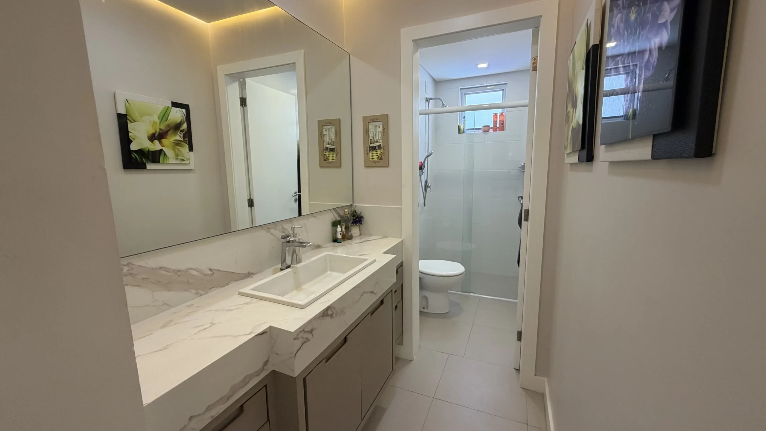 Refined Apartment with Mountain Vistas in Ingleses