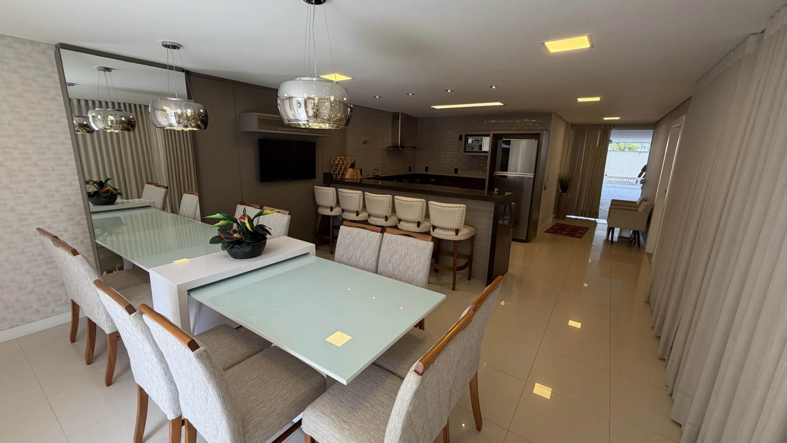 Refined Apartment with Mountain Vistas in Ingleses