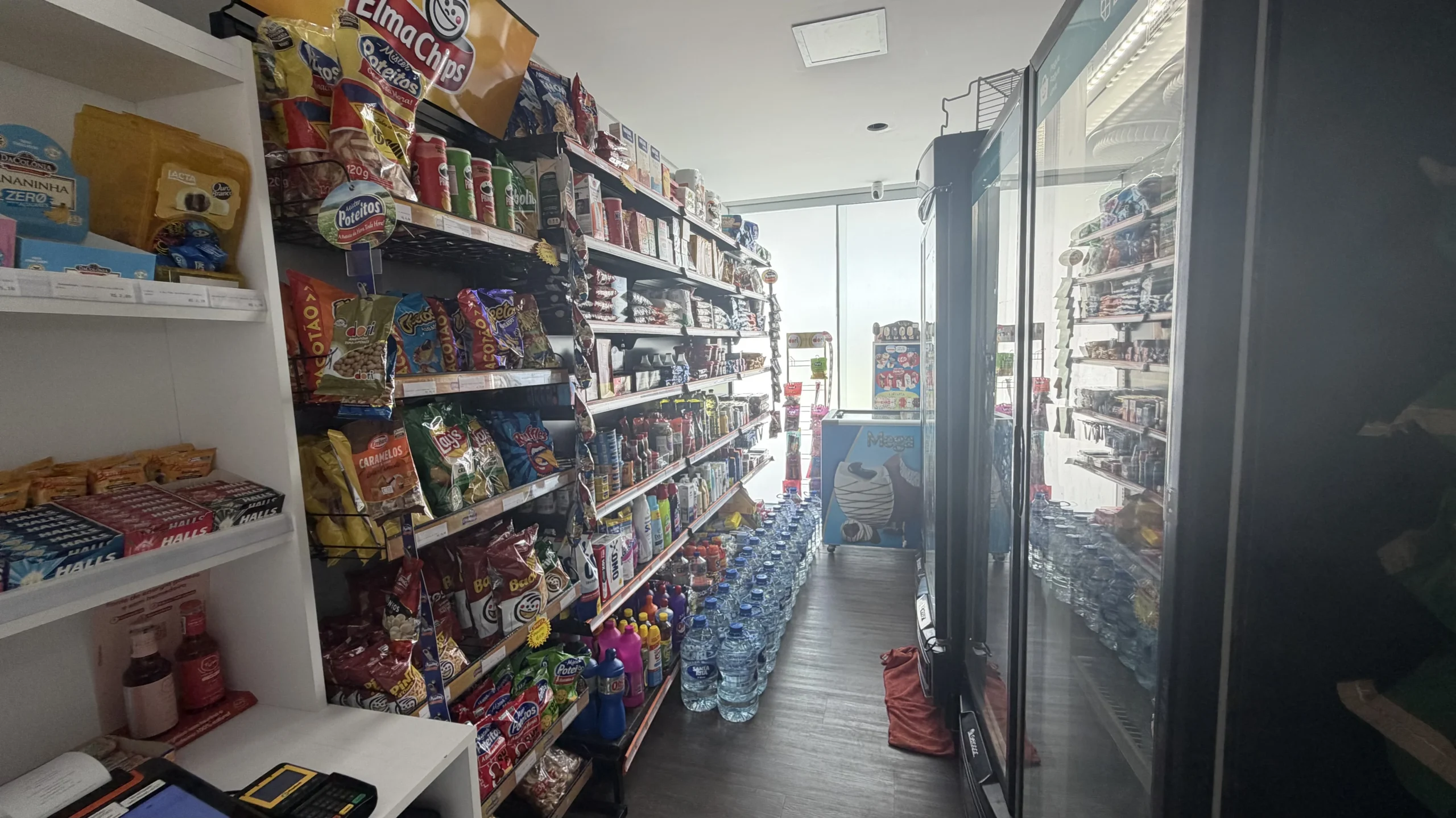 Refined Apartment with Mountain Vistas in Ingleses