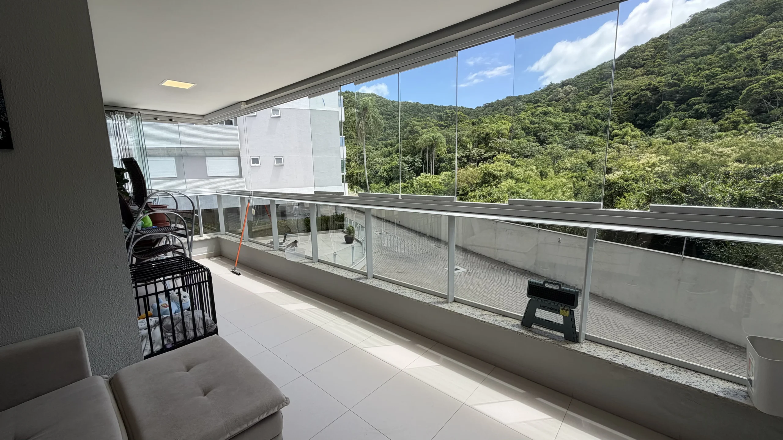 Refined Apartment with Mountain Vistas in Ingleses