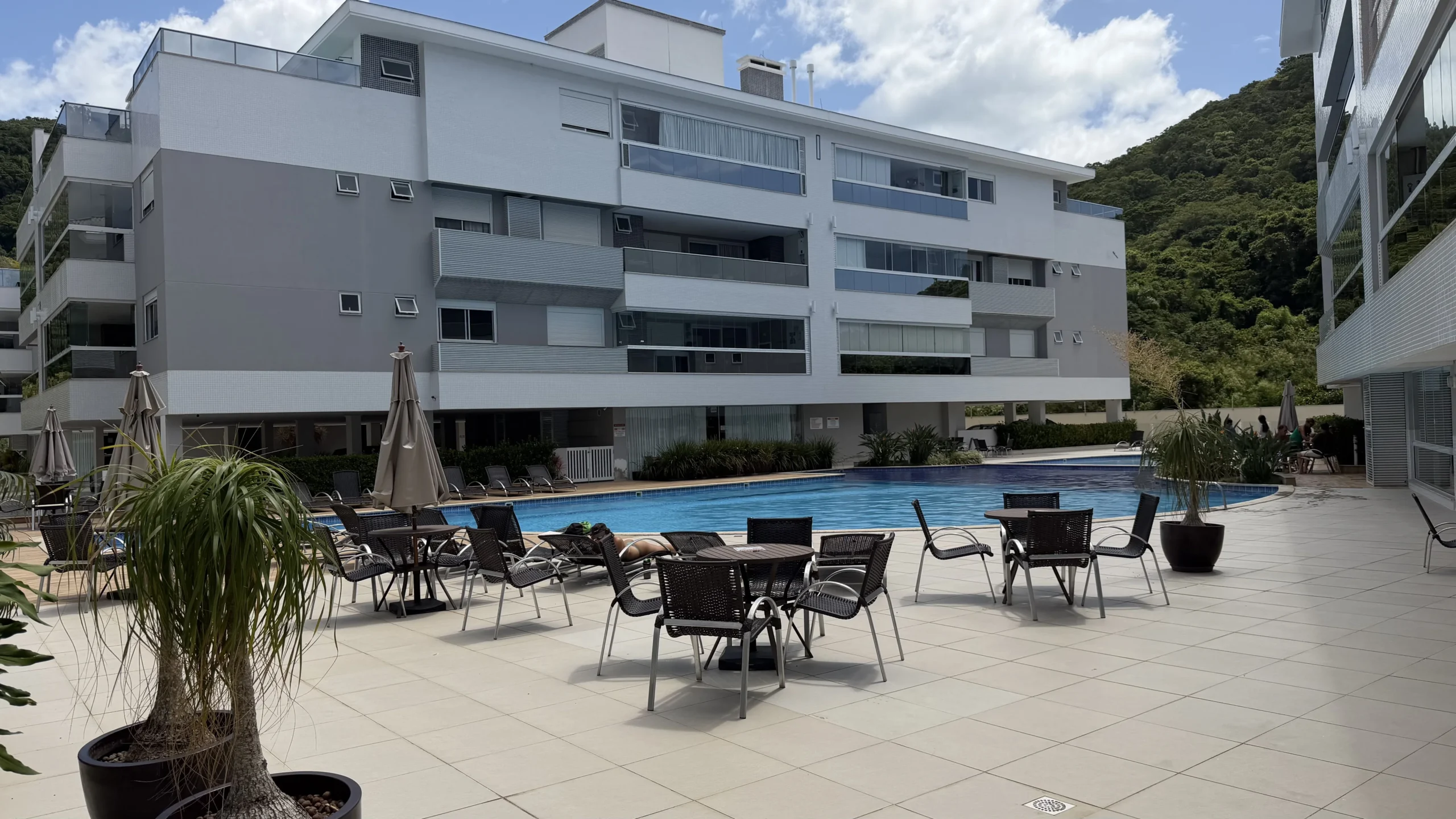 Refined Apartment with Mountain Vistas in Ingleses