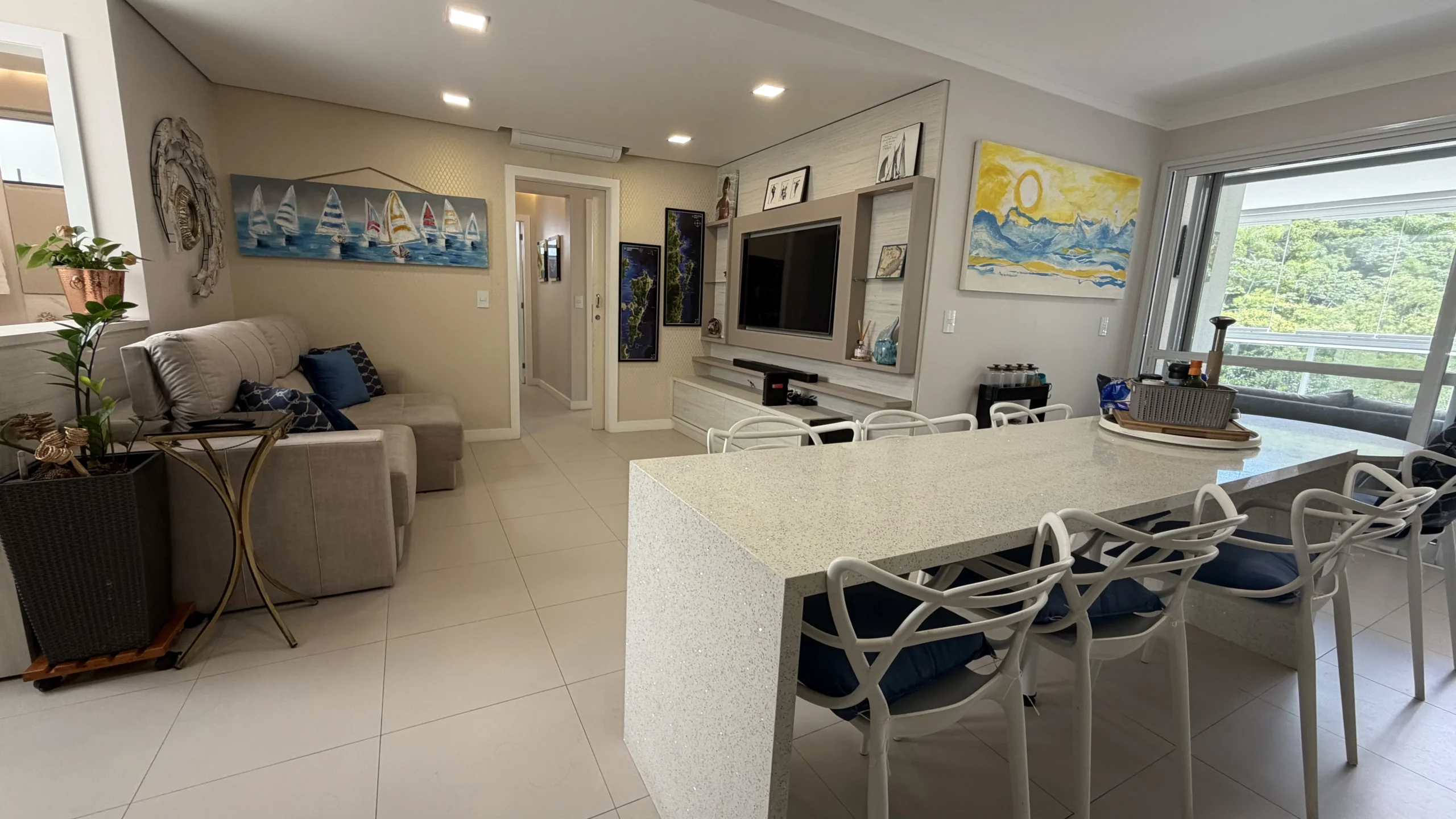 Refined Apartment with Mountain Vistas in Ingleses