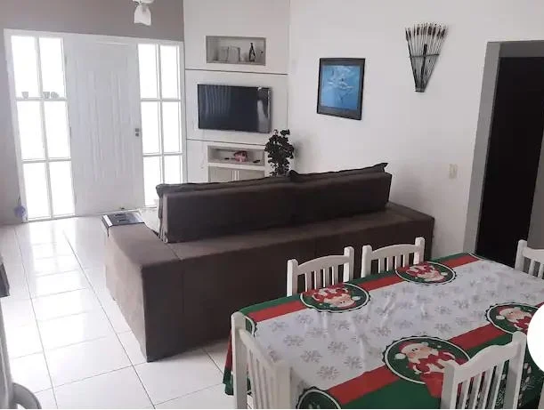 Refined Residence with Private Masonry Pool in Rio Vermelho