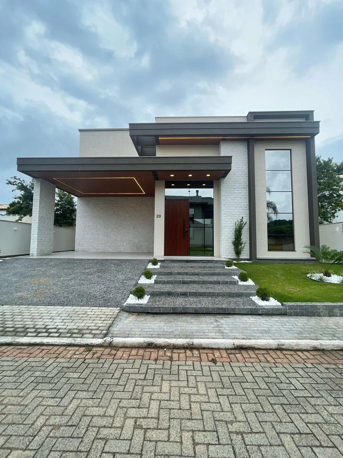 Exquisite Residence with Private Pool in Ingleses do Rio Vermelho