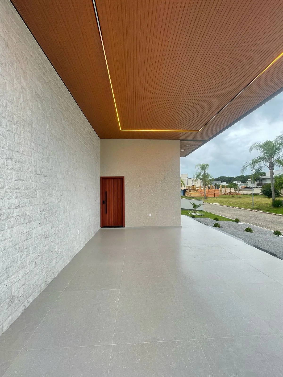 Exquisite Residence with Private Pool in Ingleses do Rio Vermelho