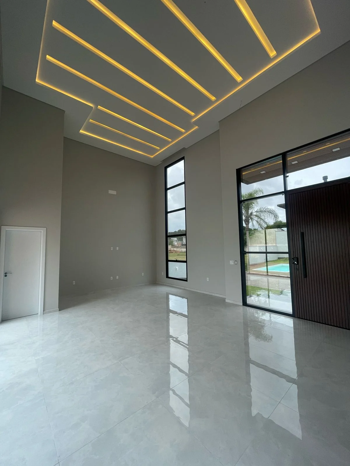 Exquisite Residence with Private Pool in Ingleses do Rio Vermelho