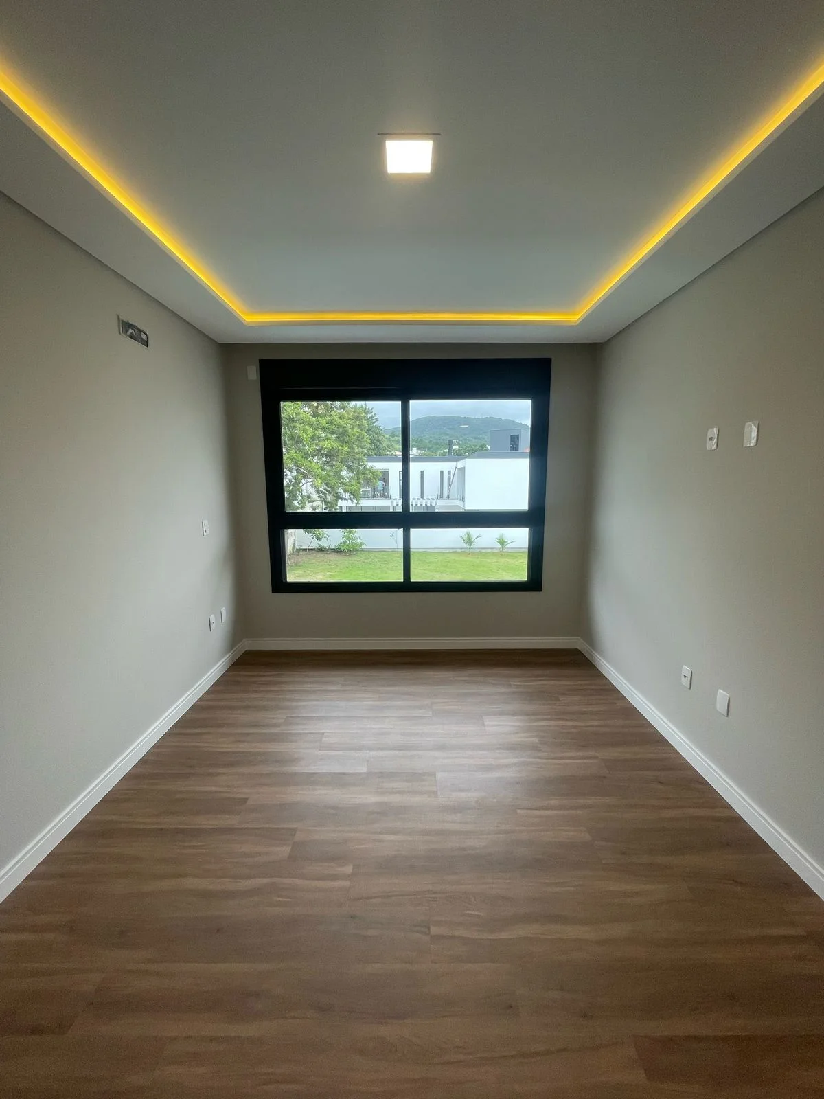 Exquisite Residence with Private Pool in Ingleses do Rio Vermelho