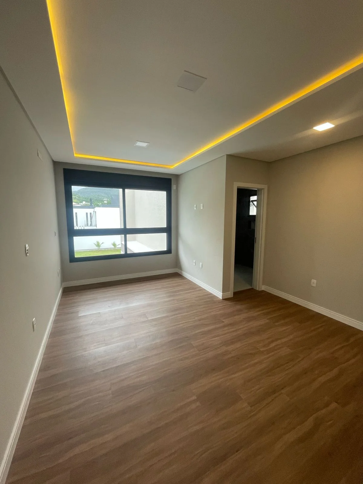 Exquisite Residence with Private Pool in Ingleses do Rio Vermelho