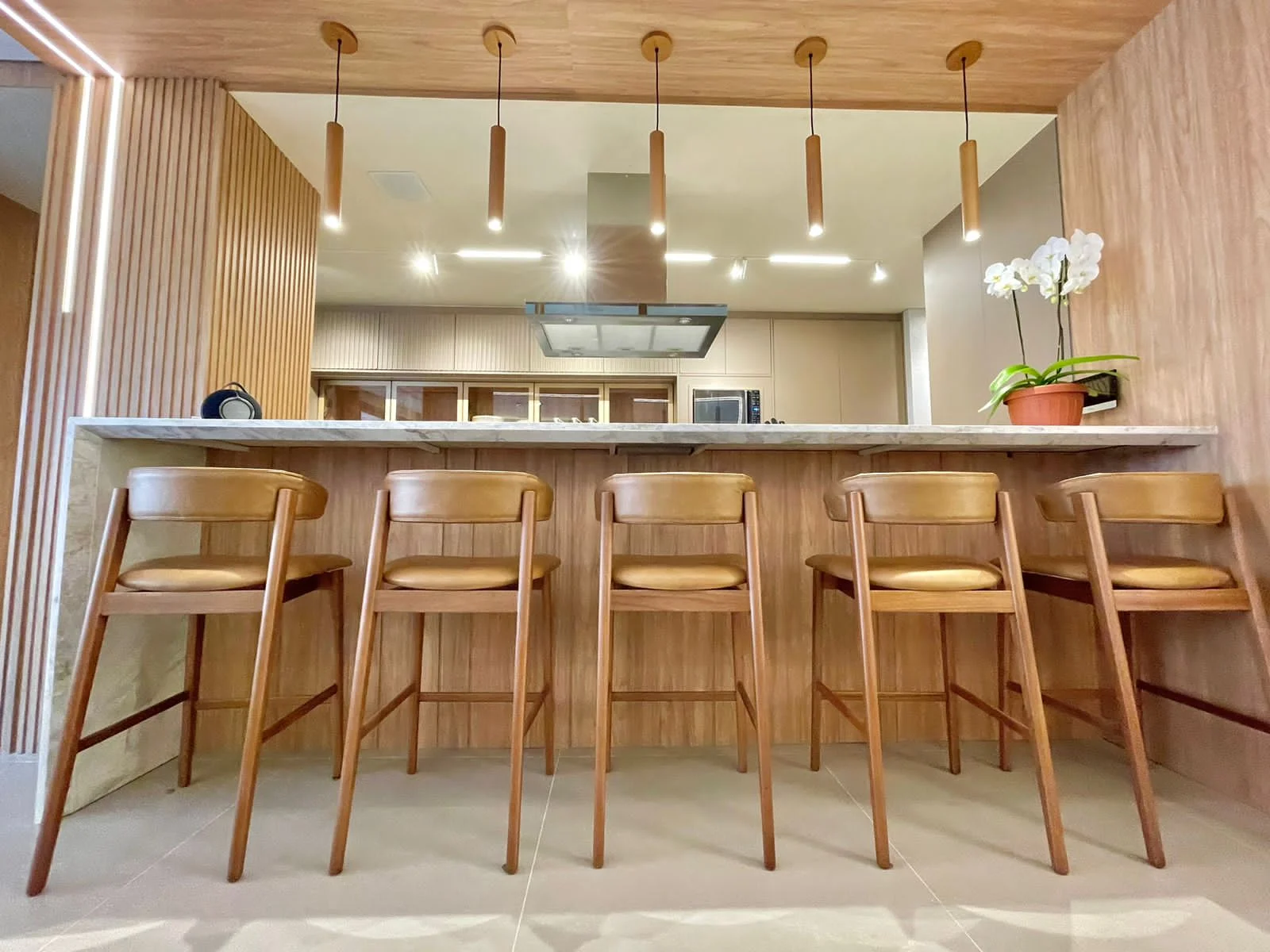 SOHO Jurerê: Modernist Three-Suite Residence with Rooftop Infinity Pool in Jurerê