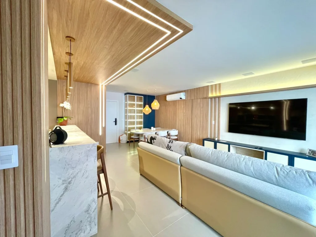 SOHO Jurerê: Modernist Three-Suite Residence with Rooftop Infinity Pool in Jurerê