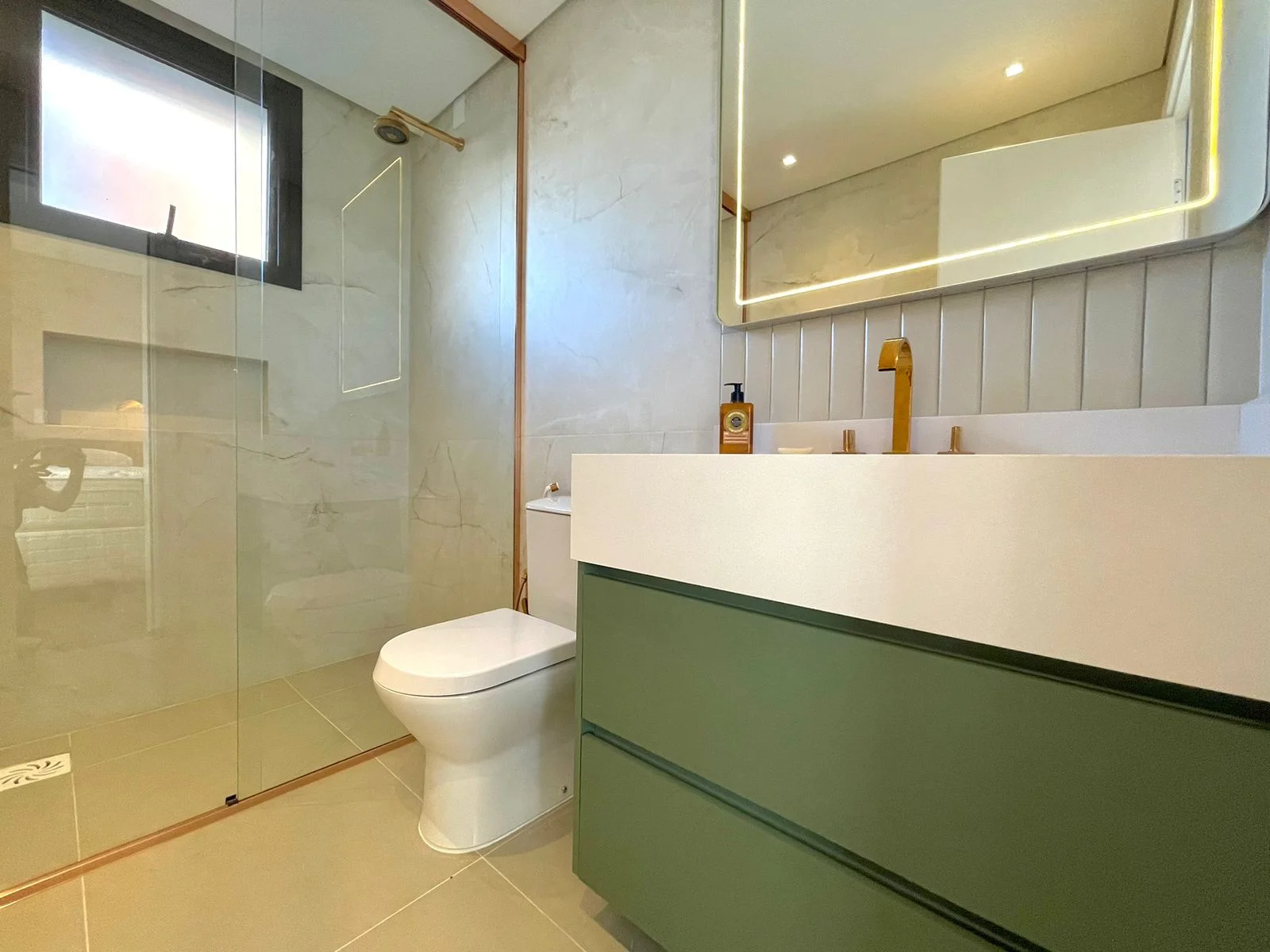 SOHO Jurerê: Modernist Three-Suite Residence with Rooftop Infinity Pool in Jurerê