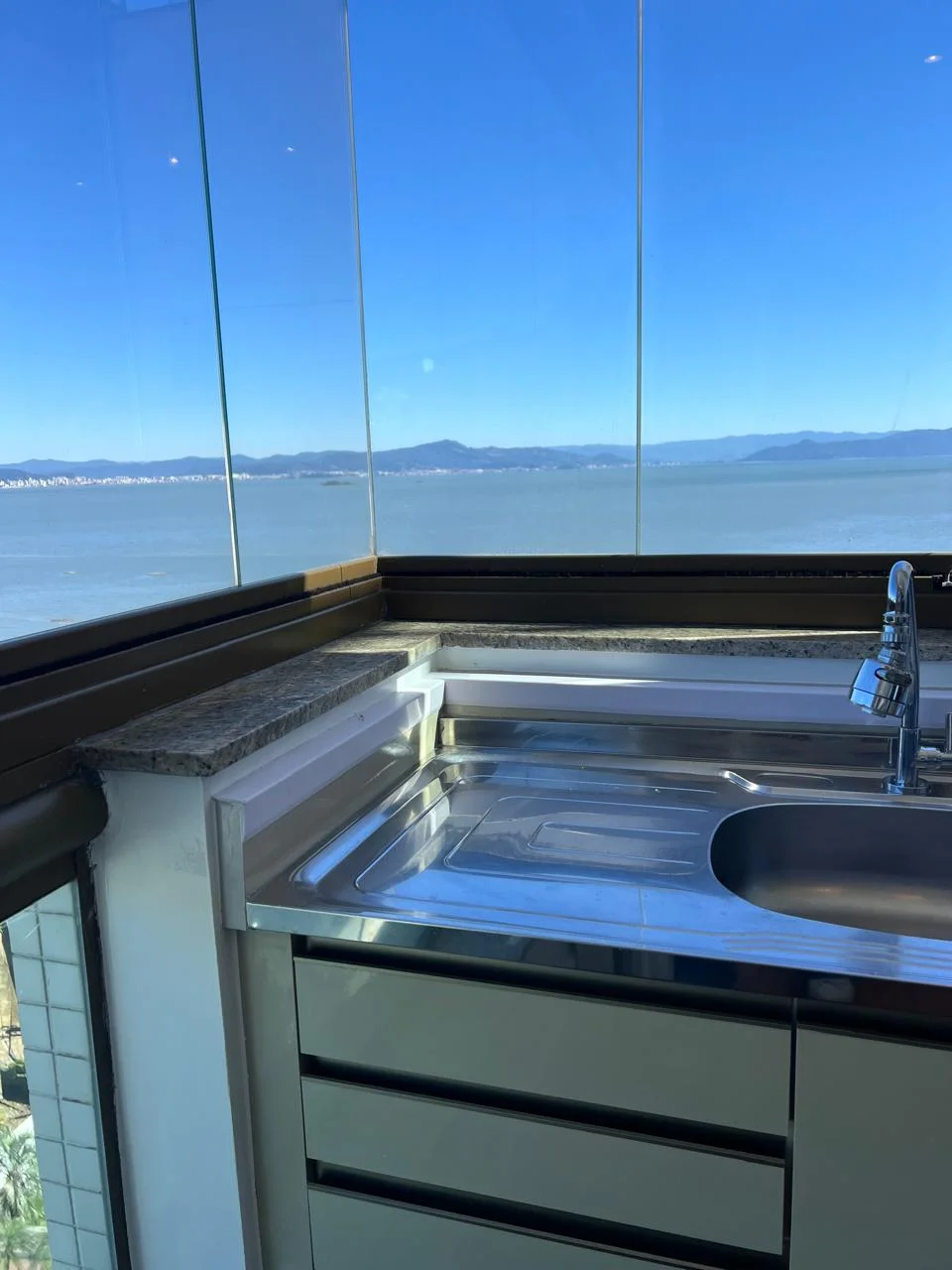 Exquisite Penthouse with Private Rooftop Spa in Joao Paulo Florianópolis