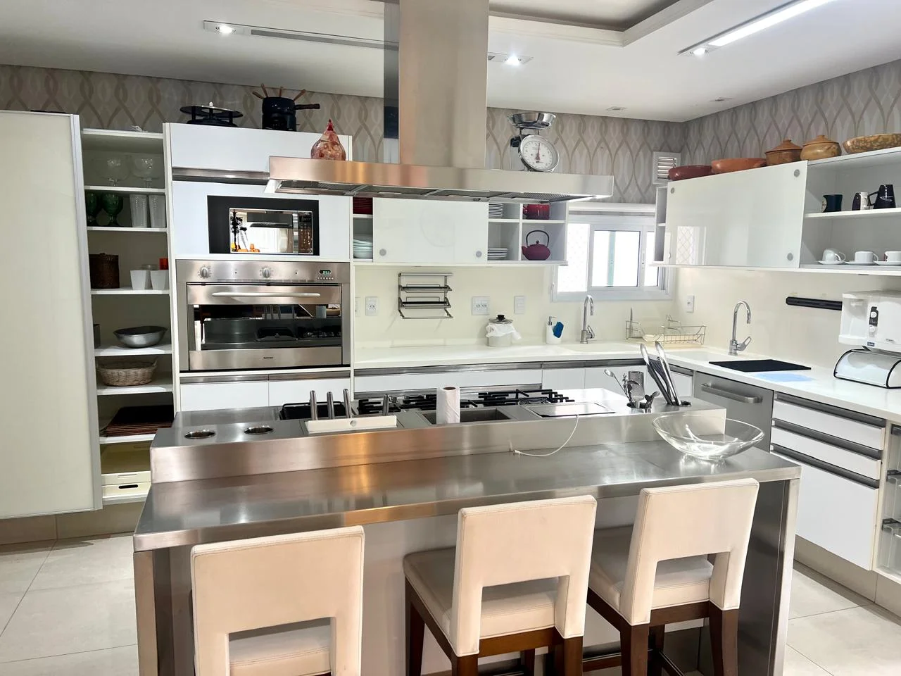 Exquisite Penthouse with Private Rooftop Spa in Joao Paulo Florianópolis