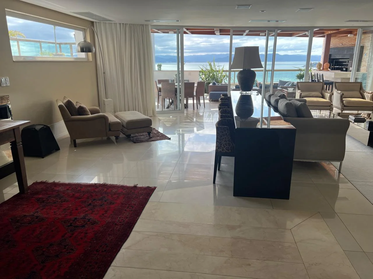 Exquisite Penthouse with Private Rooftop Spa in Joao Paulo Florianópolis