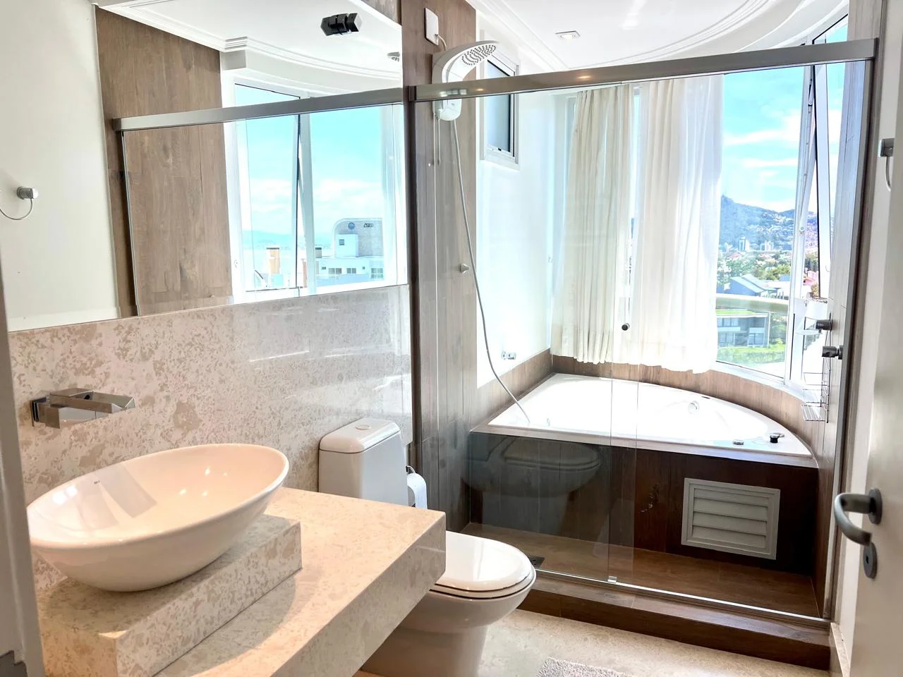 Exquisite Penthouse with Private Rooftop Spa in Joao Paulo Florianópolis