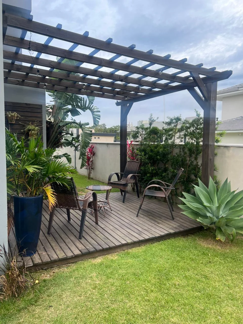 Refined Coastal Residence with Private Winter Garden at Condominío Ilha de Avoredo in Rio Vermelho
