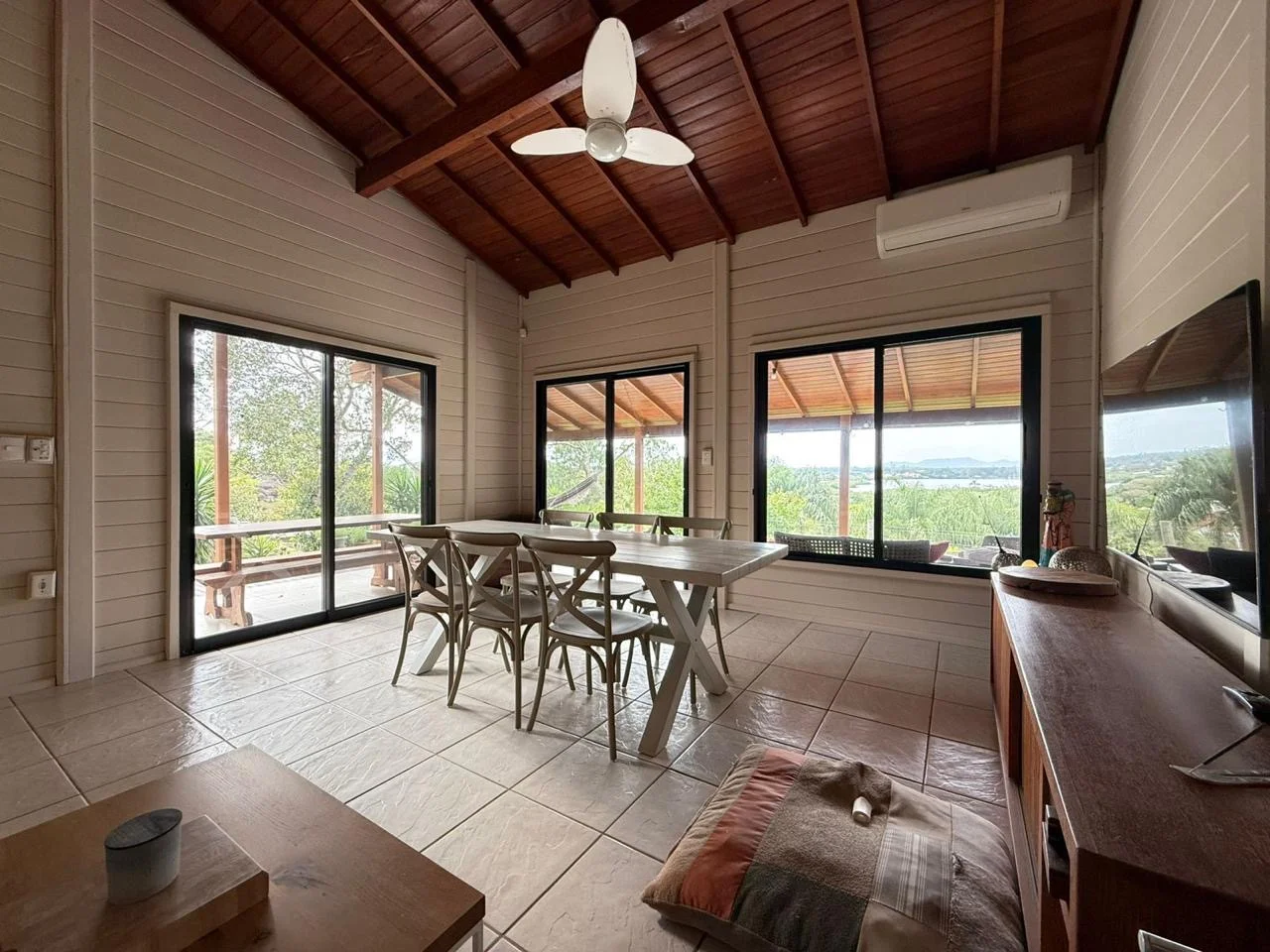 Exquisite Estate with Private Lagoon Access in Rio Vermelho