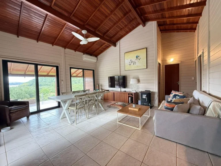 Exquisites Anwesen mit privatem Zugang zur Lagune in Rio Vermelho