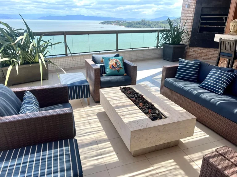 Exquisite Penthouse with Private Rooftop Spa in Joao Paulo Florianópolis — Ingleses